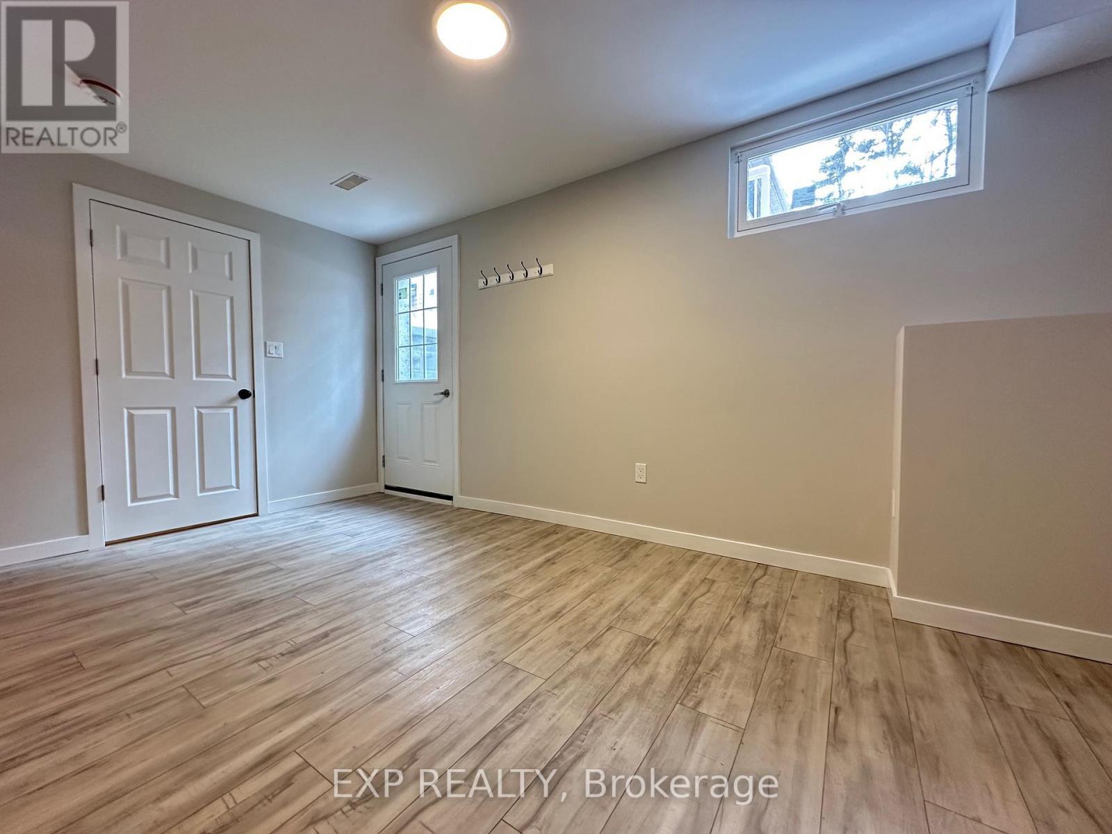 B - 58 Moore Place S, Barrie, ON - Indoor Photo Showing Other Room