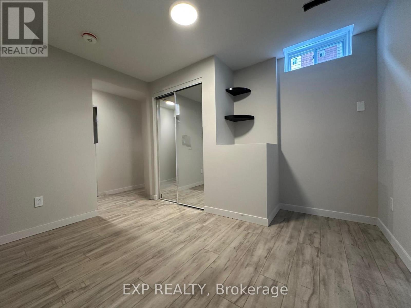 B - 58 Moore Place S, Barrie, ON - Indoor