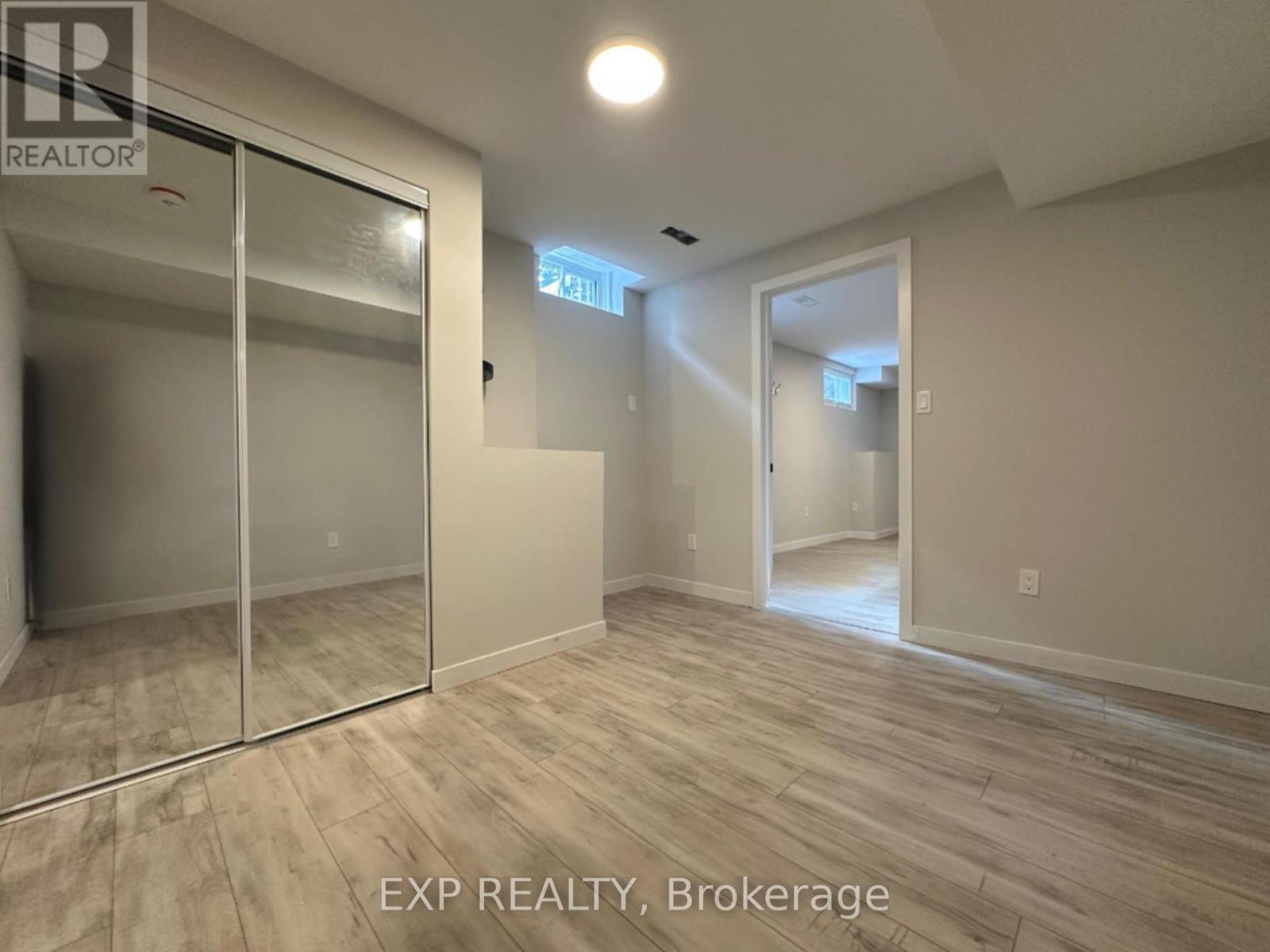 B - 58 Moore Place S, Barrie, ON - Indoor