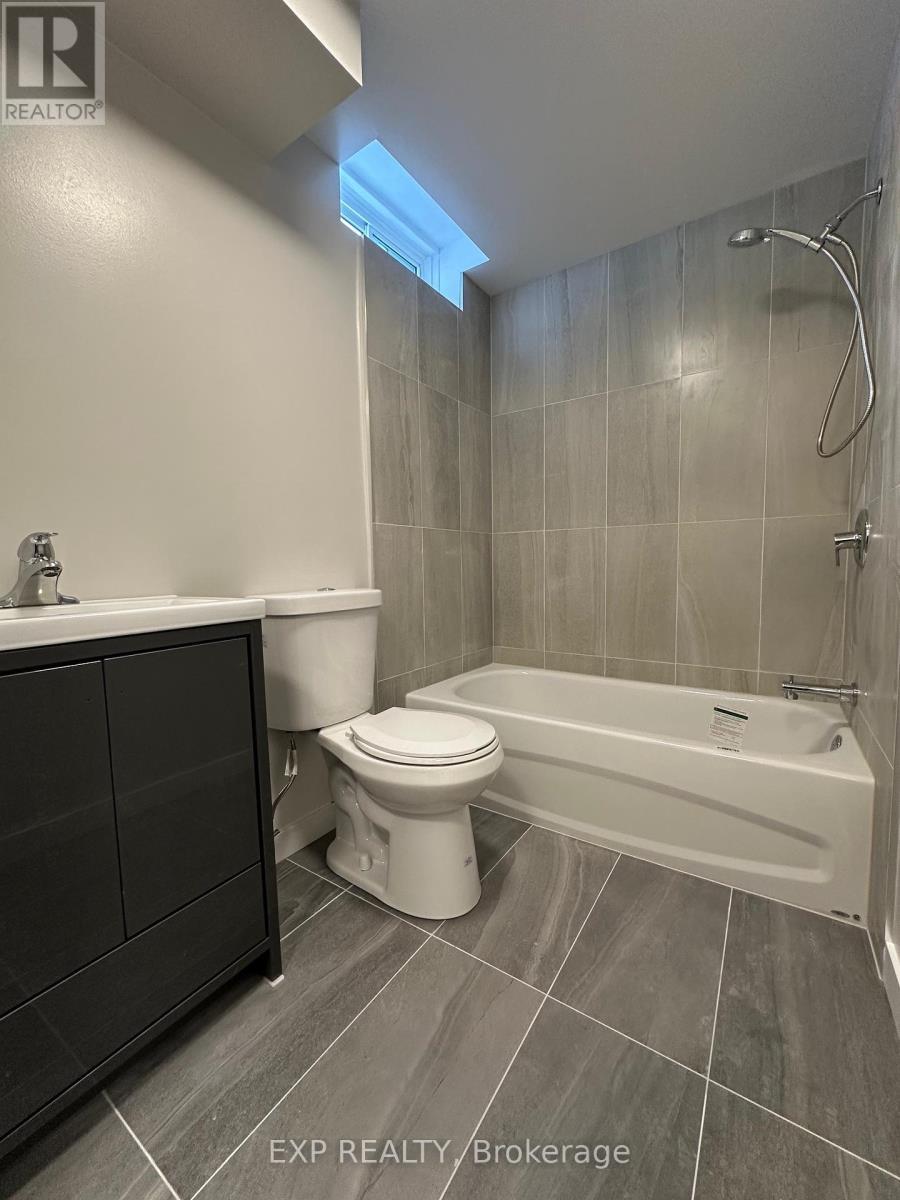 B - 58 Moore Place S, Barrie, ON - Indoor Photo Showing Bathroom