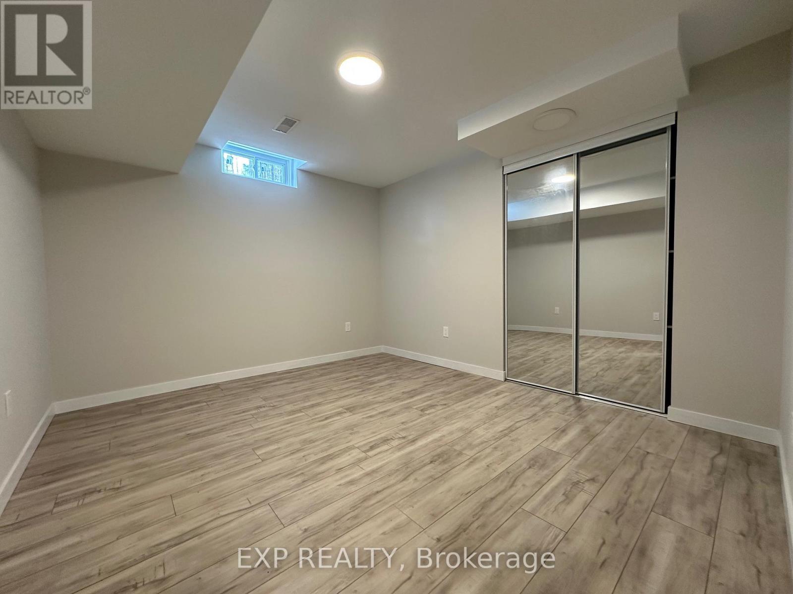 B - 58 Moore Place S, Barrie, ON - Indoor