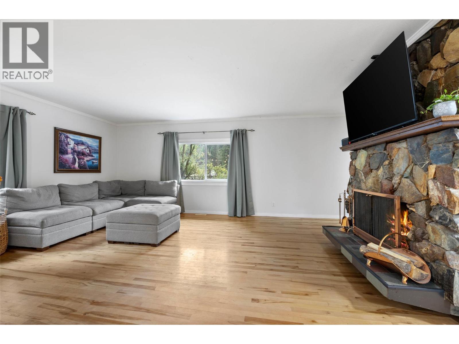 268 Mclure Ferry Road, Mclure, BC - Indoor Photo Showing Living Room With Fireplace