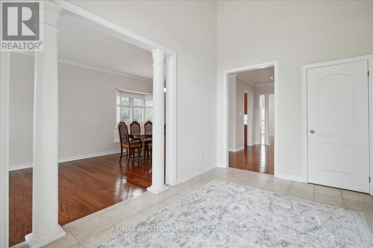 Easy access to mn floor laundry and inside garage - 2348 Tesla Crescent, Oakville, ON - Indoor Photo Showing Other Room