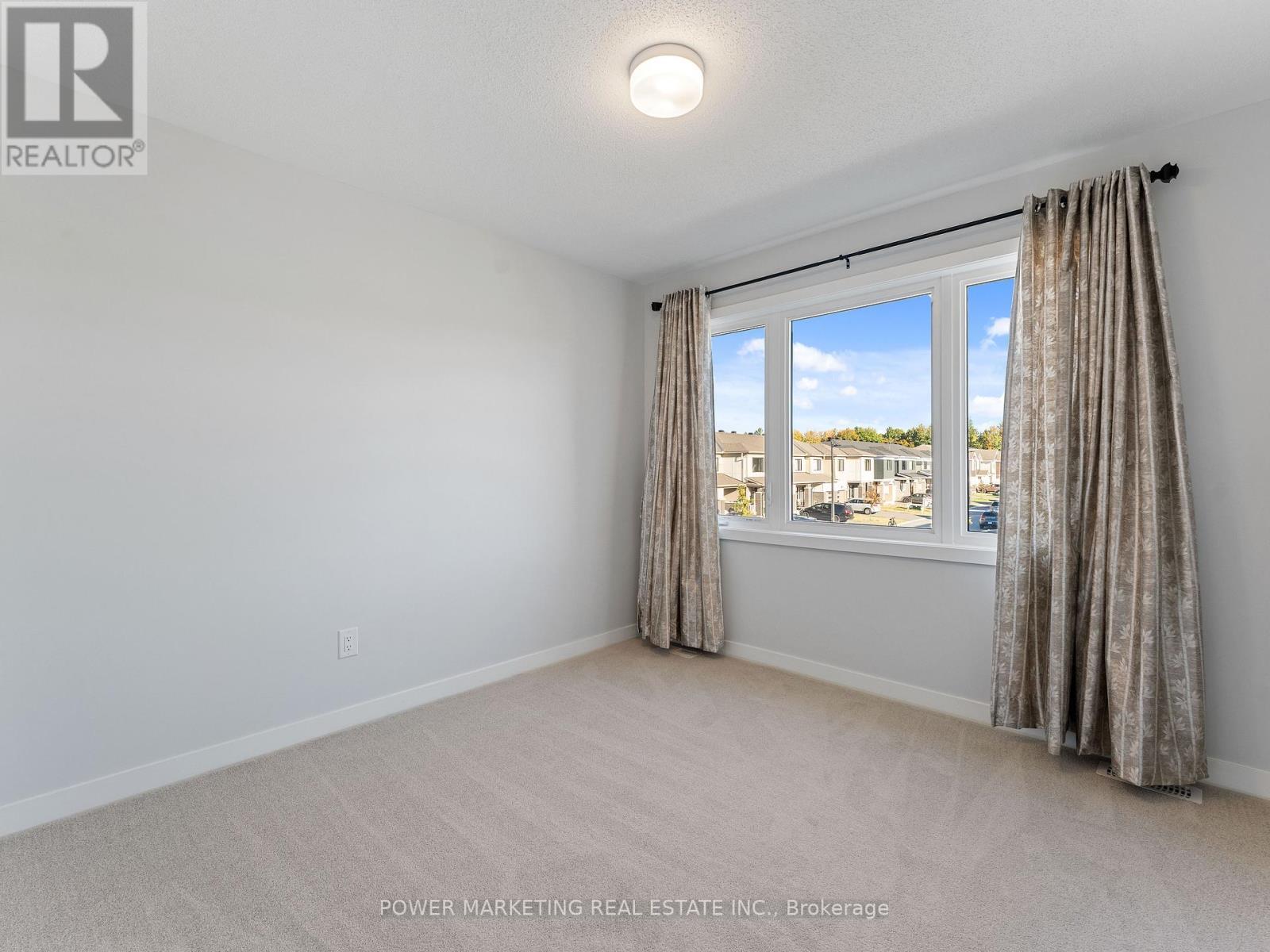 1017 Curraglass Walk, Ottawa, ON - Indoor Photo Showing Other Room