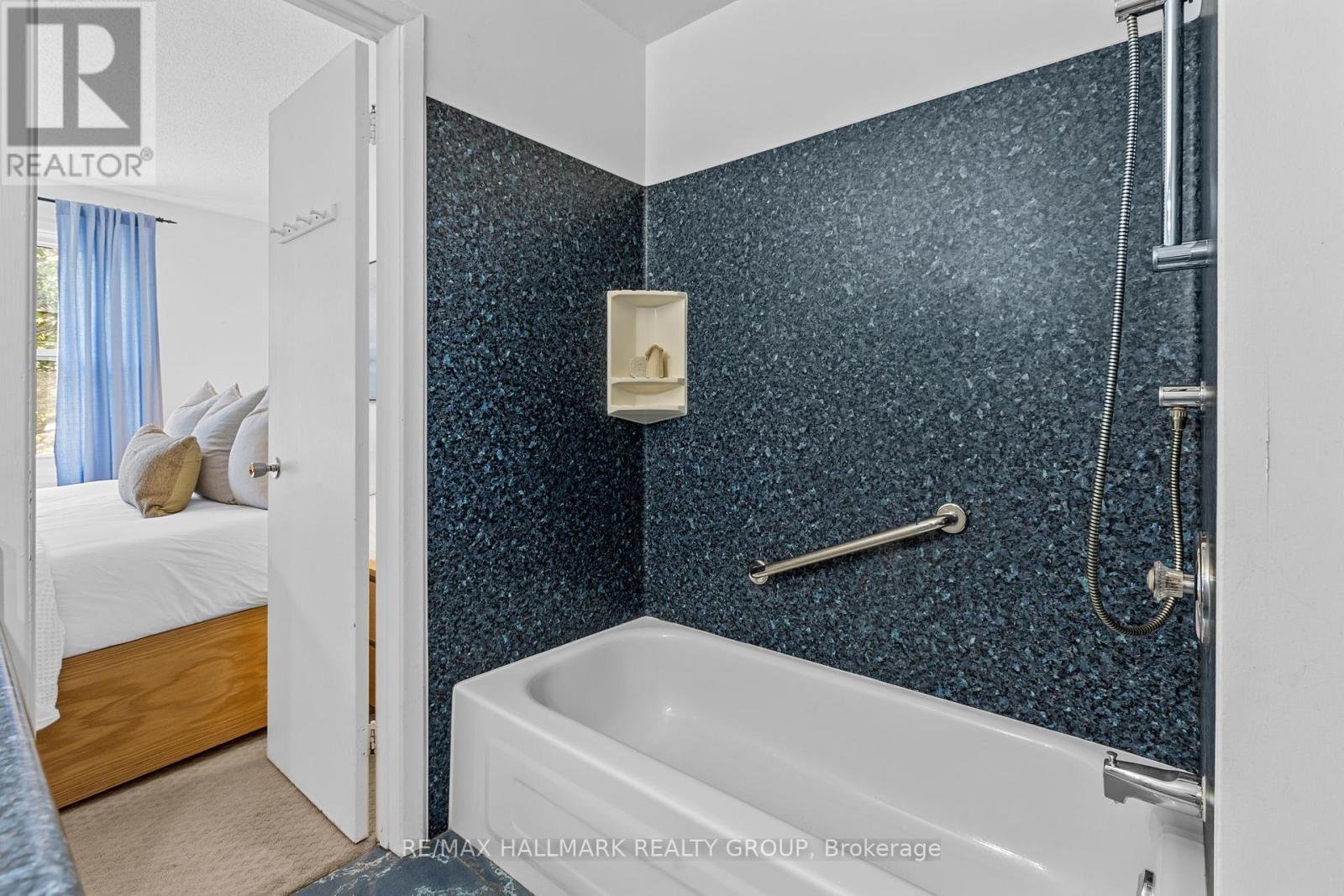 7 Naismith Crescent, Ottawa, ON - Indoor Photo Showing Bathroom