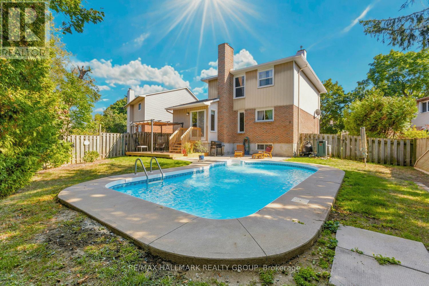 7 Naismith Crescent, Ottawa, ON - Outdoor With In Ground Pool