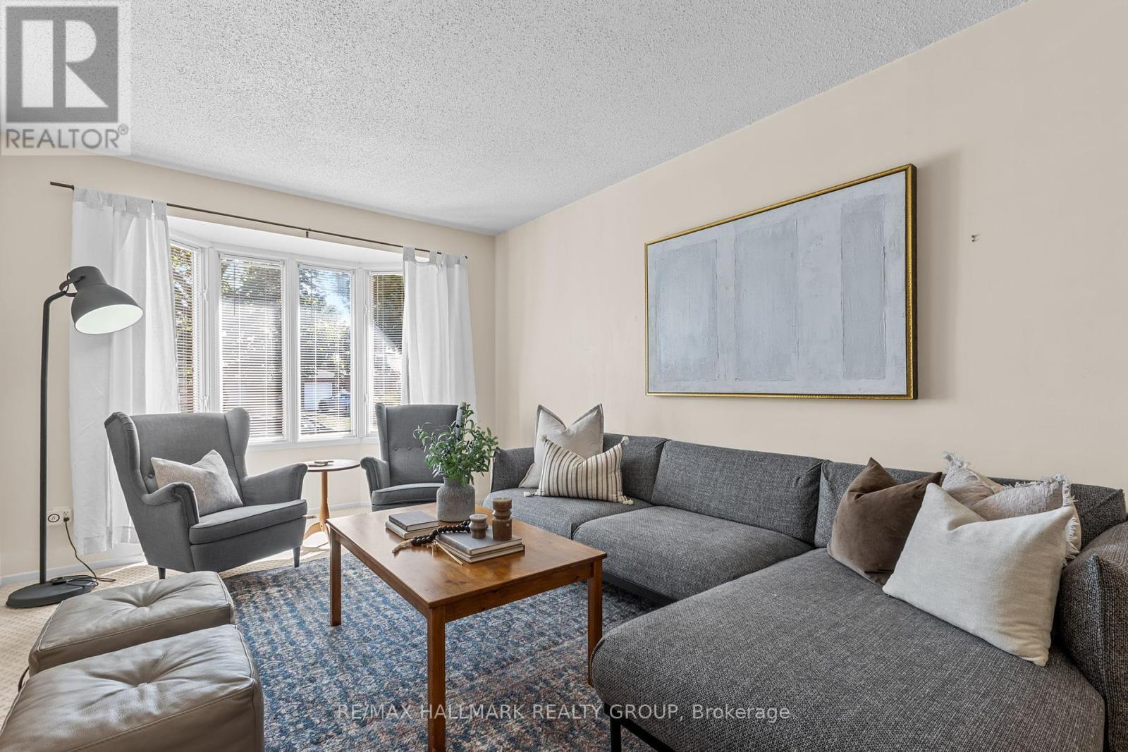 7 Naismith Crescent, Ottawa, ON - Indoor Photo Showing Living Room