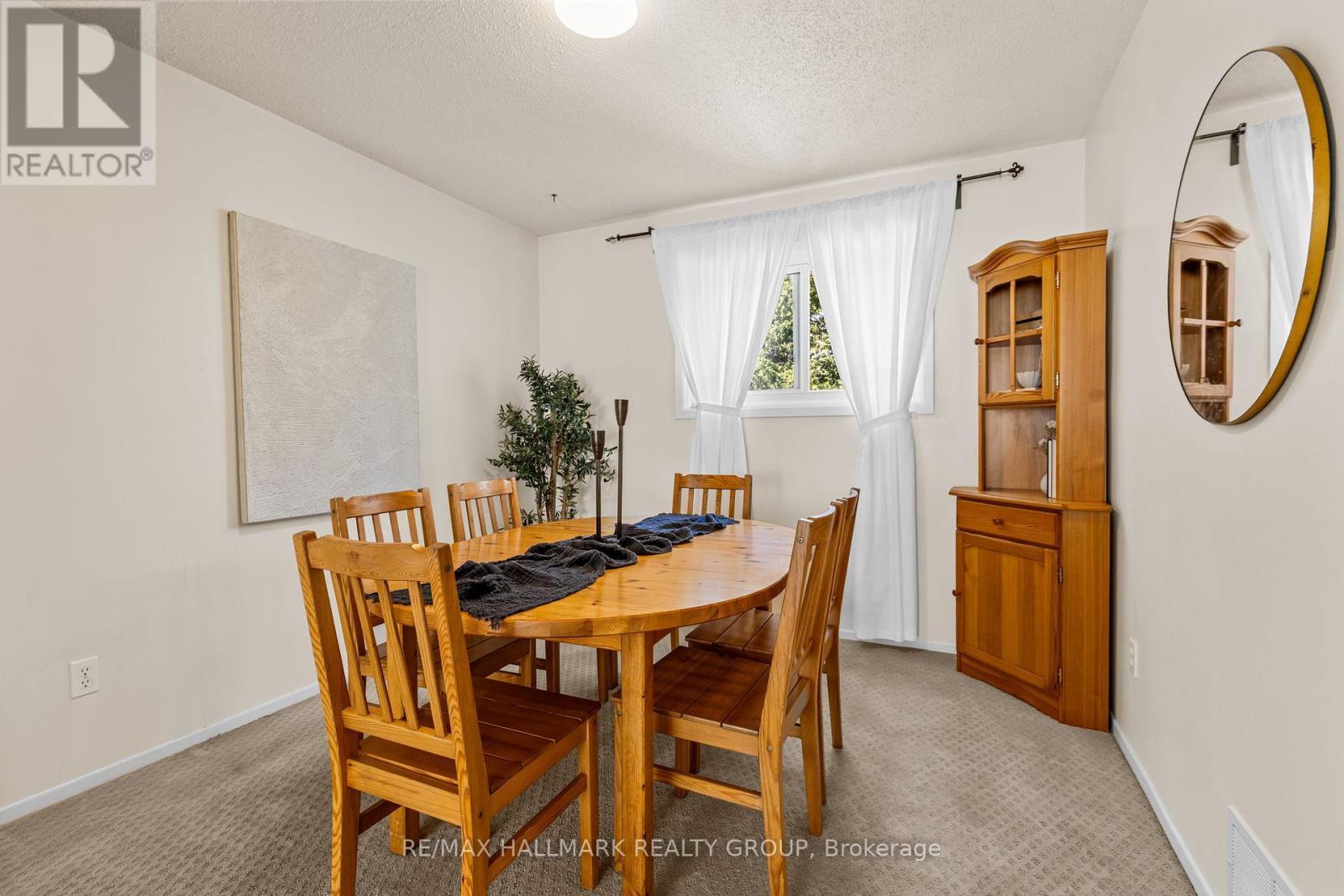 7 Naismith Crescent, Ottawa, ON - Indoor Photo Showing Dining Room