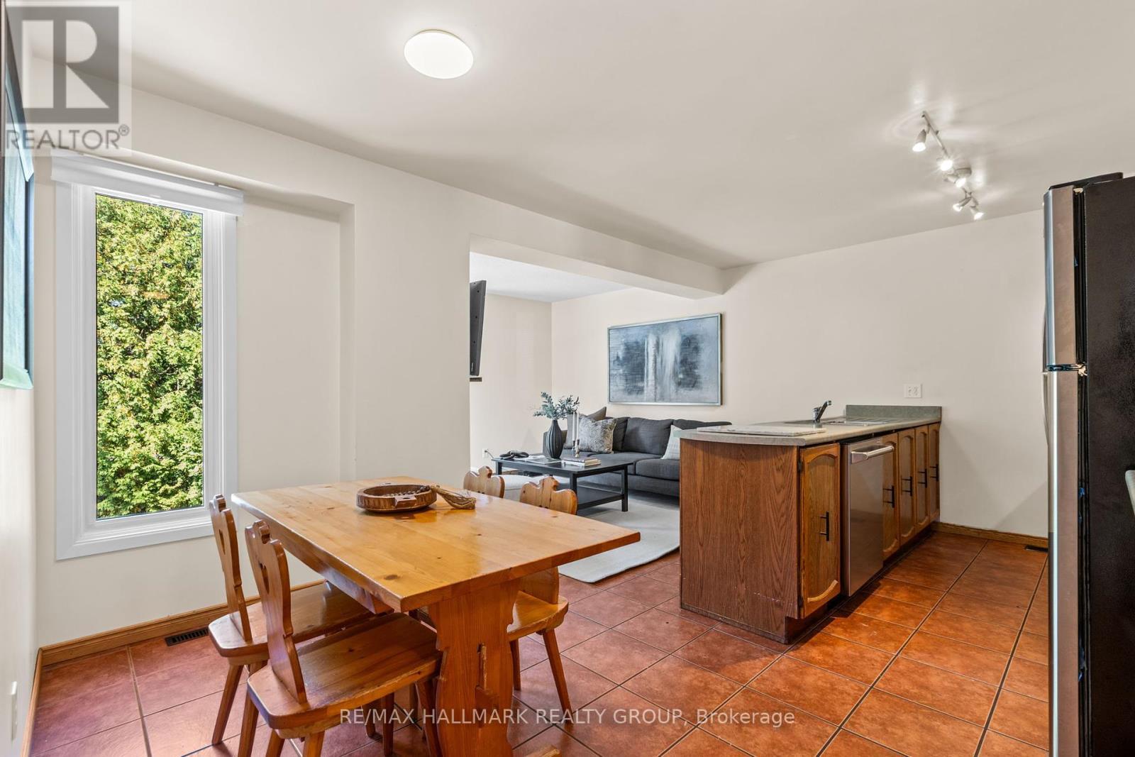 7 Naismith Crescent, Ottawa, ON - Indoor