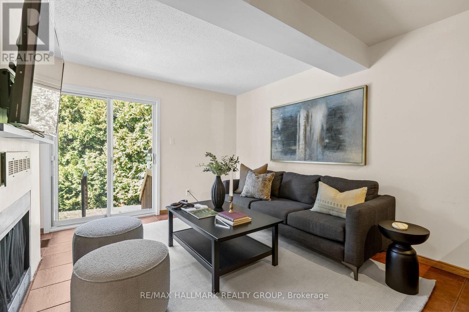 7 Naismith Crescent, Ottawa, ON - Indoor Photo Showing Living Room With Fireplace