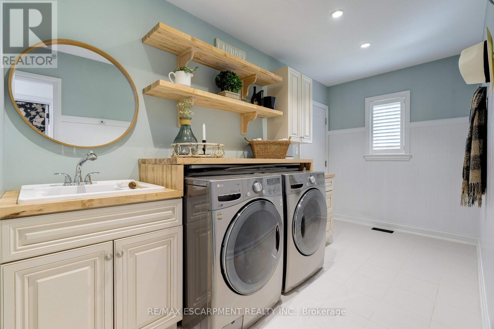 640 George Street, Burlington, ON - Indoor Photo Showing Laundry Room