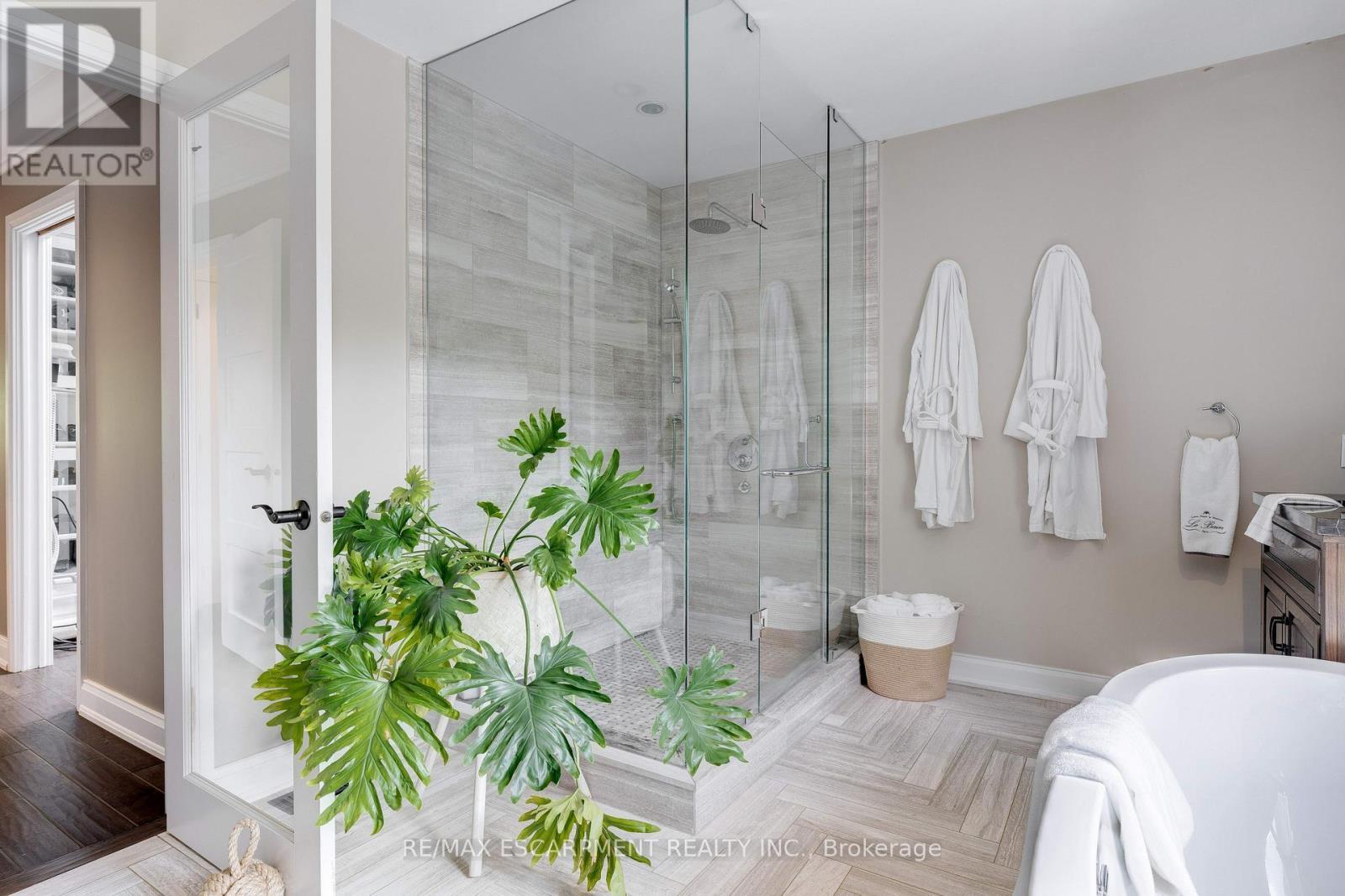 640 George Street, Burlington, ON - Indoor Photo Showing Bathroom