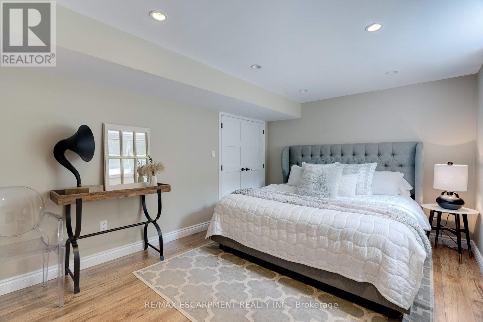 640 George Street, Burlington, ON - Indoor Photo Showing Bedroom