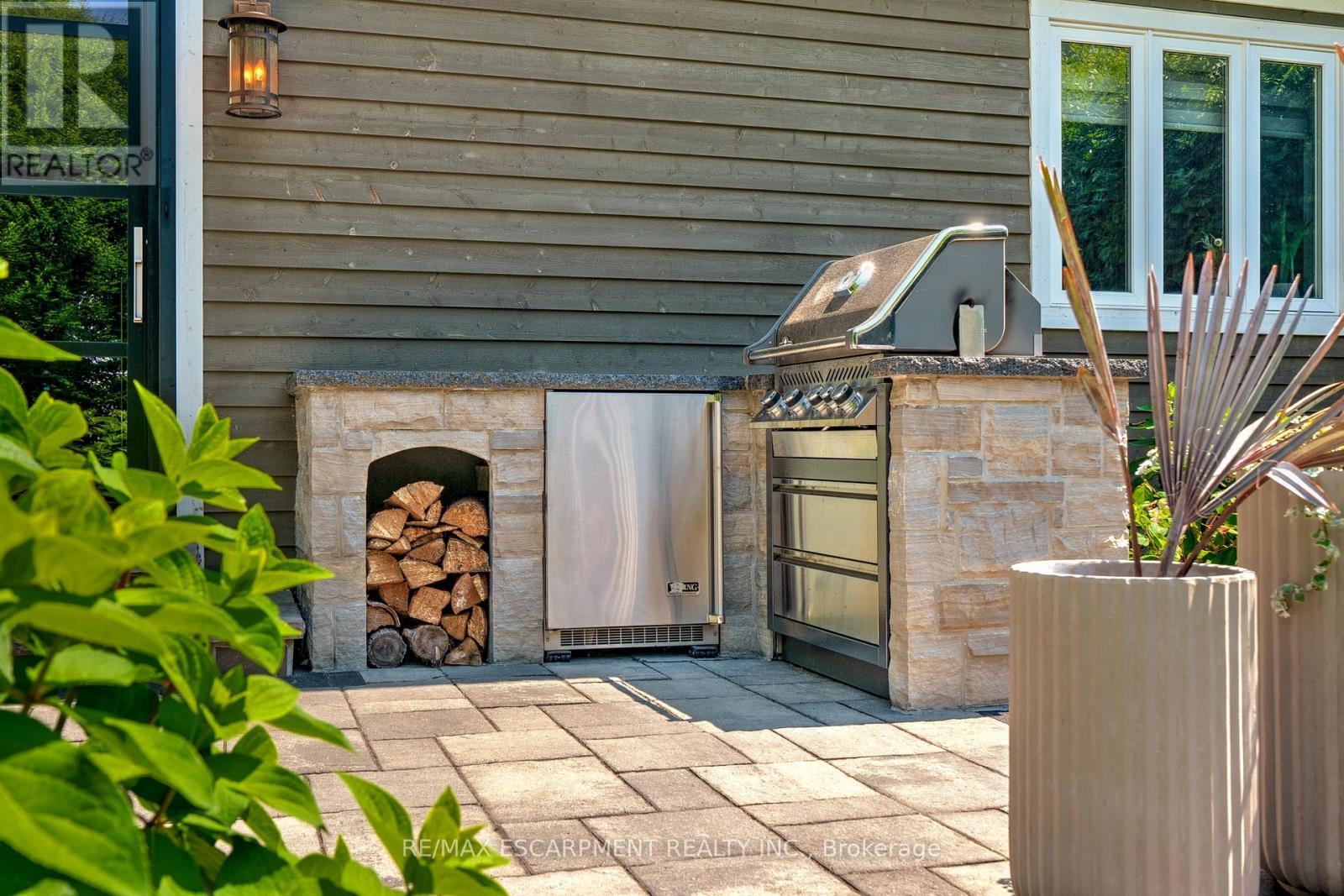 640 George Street, Burlington, ON - Outdoor With Exterior