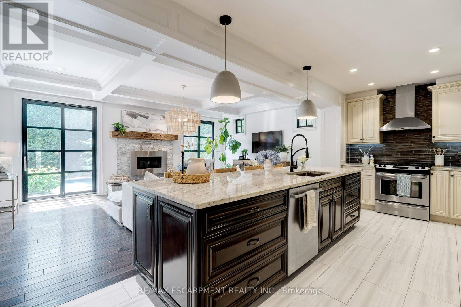 640 George Street, Burlington, ON - Indoor Photo Showing Kitchen With Fireplace With Upgraded Kitchen
