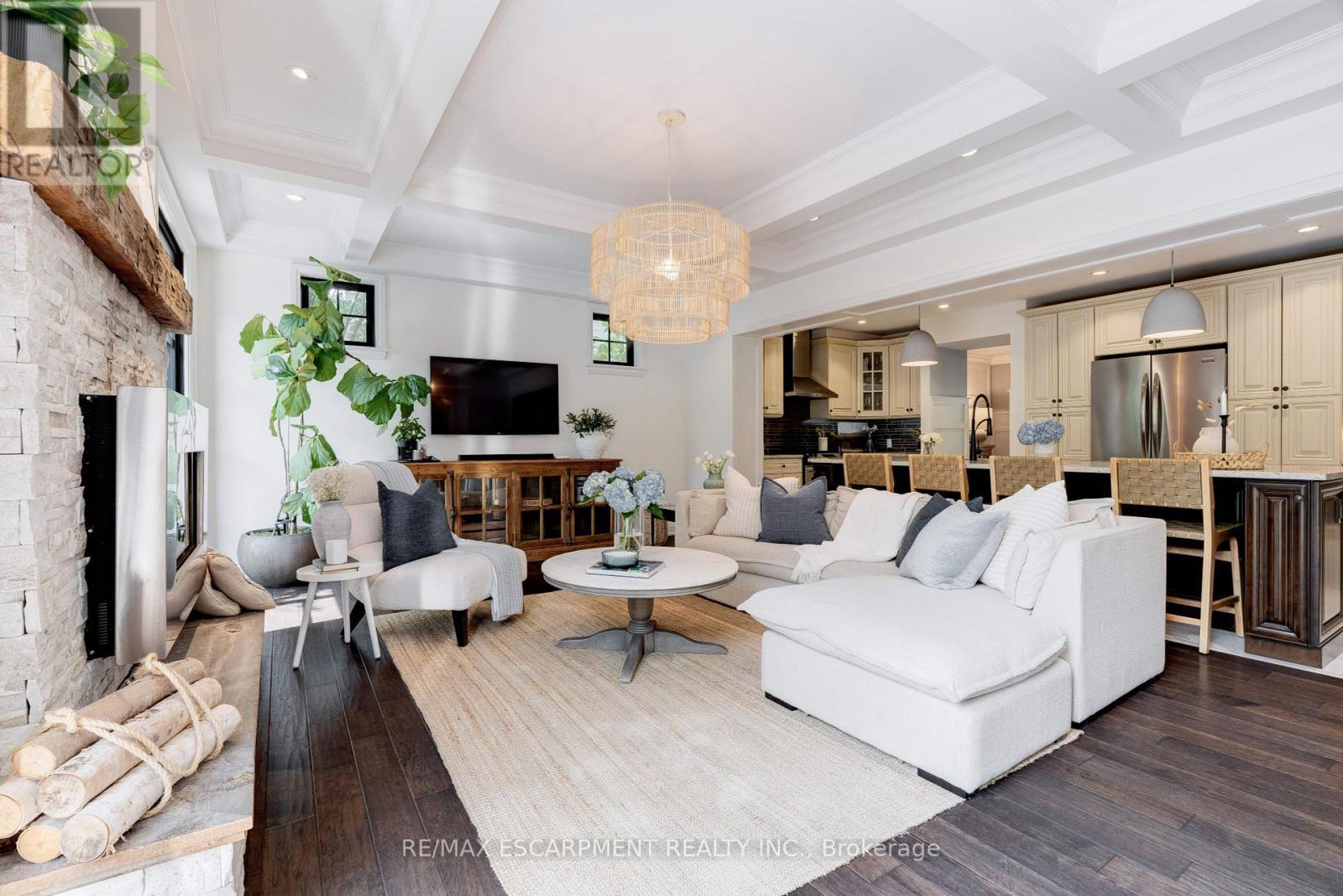 640 George Street, Burlington, ON - Indoor Photo Showing Living Room