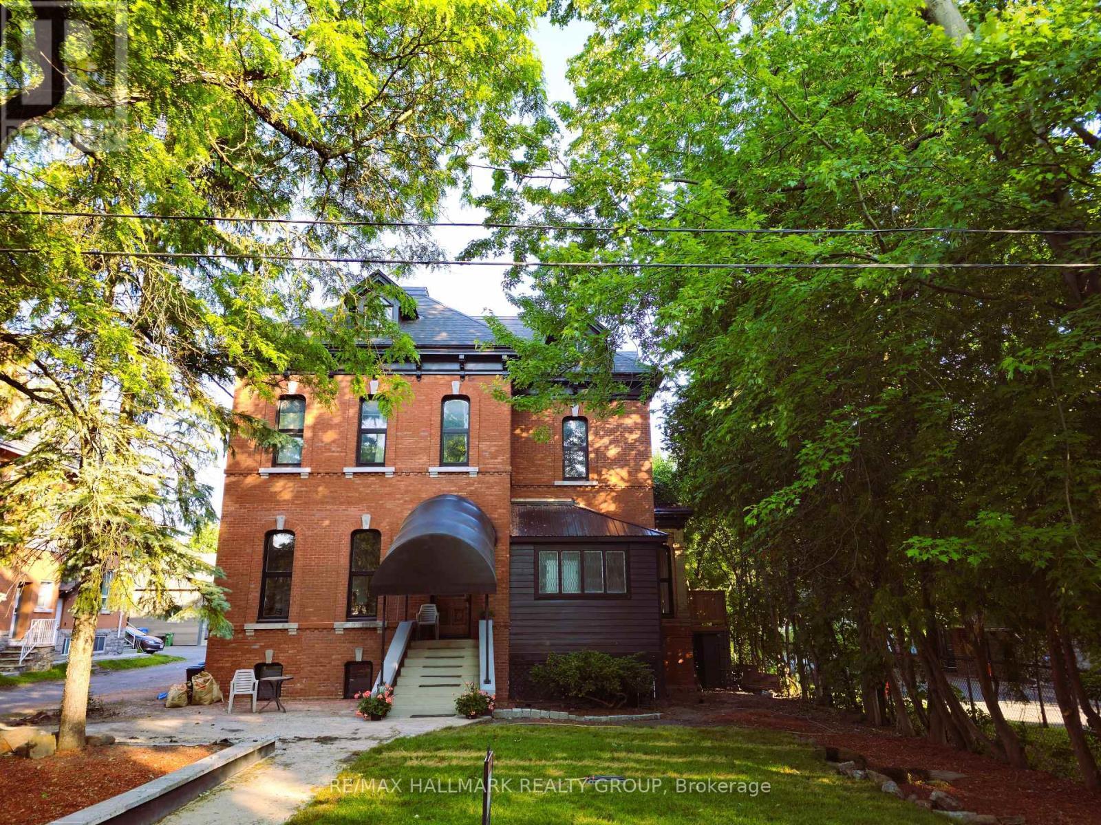 1 - 460 Wilbrod Street, Ottawa, ON - Outdoor