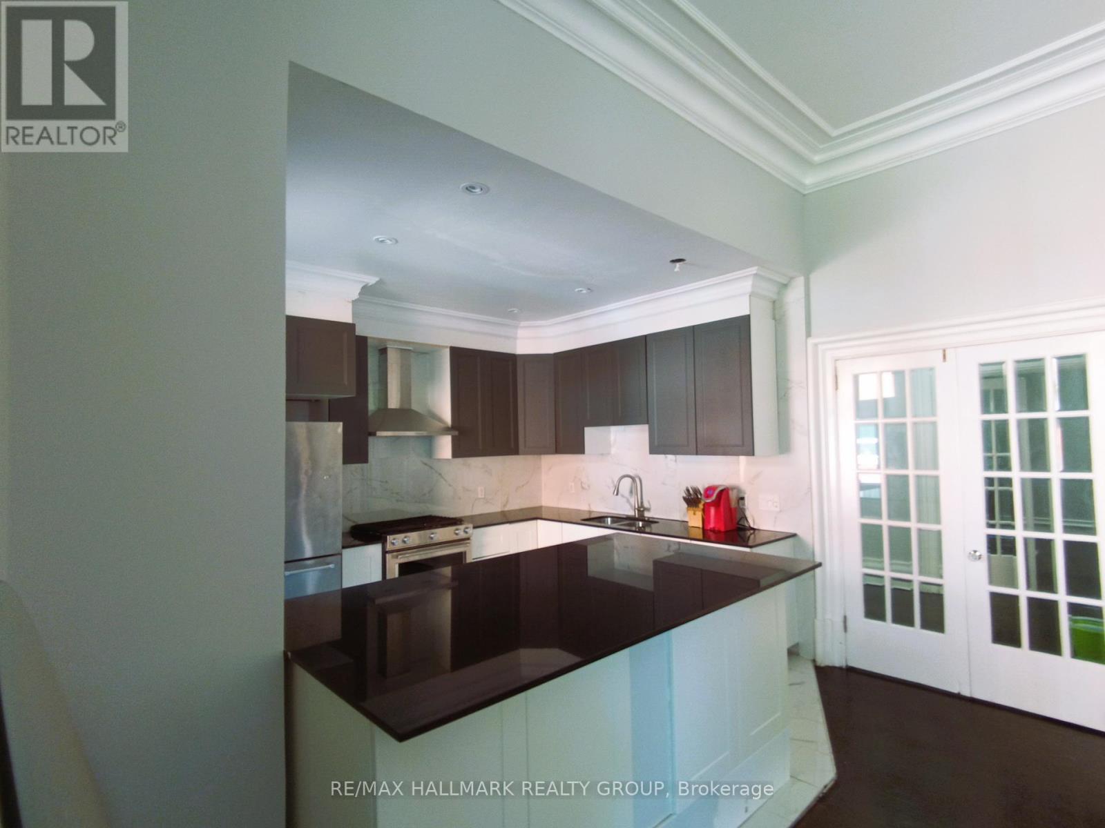 1 - 460 Wilbrod Street, Ottawa, ON - Indoor Photo Showing Kitchen With Upgraded Kitchen