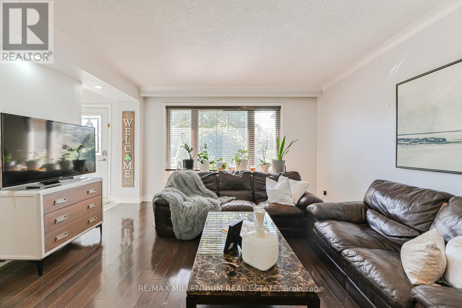 242 Coronation Drive, Toronto, ON - Indoor Photo Showing Living Room