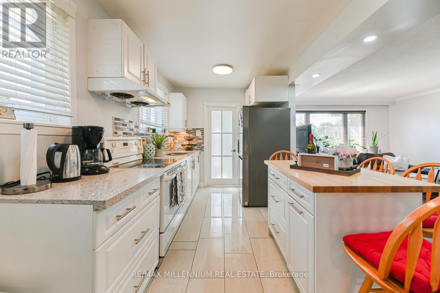 242 Coronation Drive, Toronto, ON - Indoor Photo Showing Kitchen