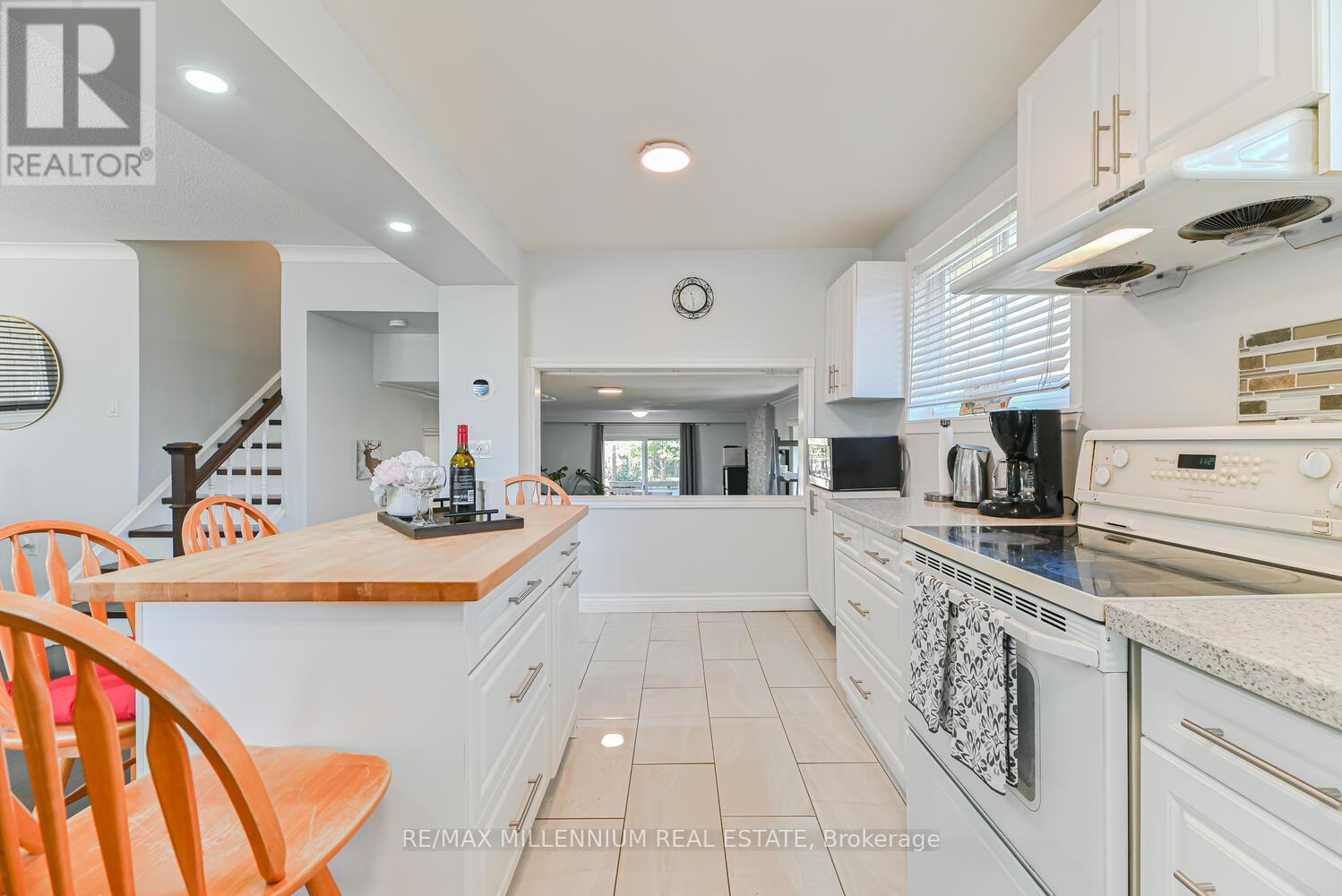 242 Coronation Drive, Toronto, ON - Indoor Photo Showing Kitchen