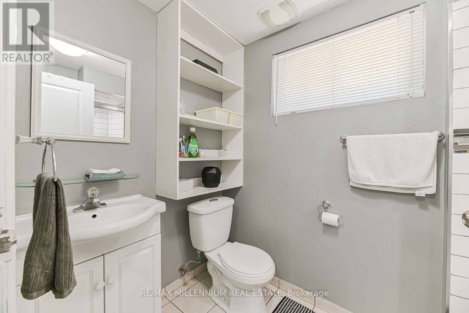 242 Coronation Drive, Toronto, ON - Indoor Photo Showing Bathroom
