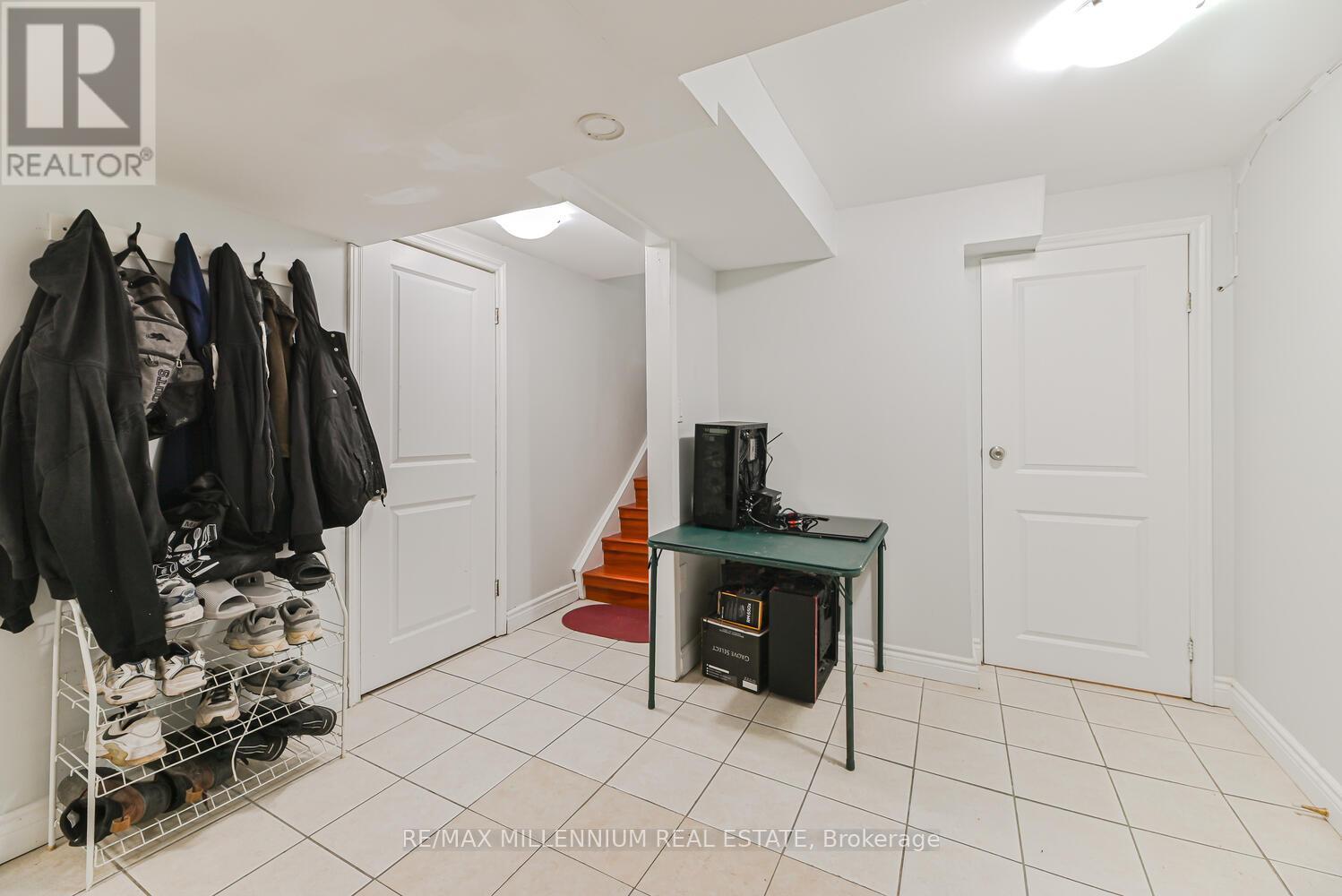 242 Coronation Drive, Toronto, ON - Indoor