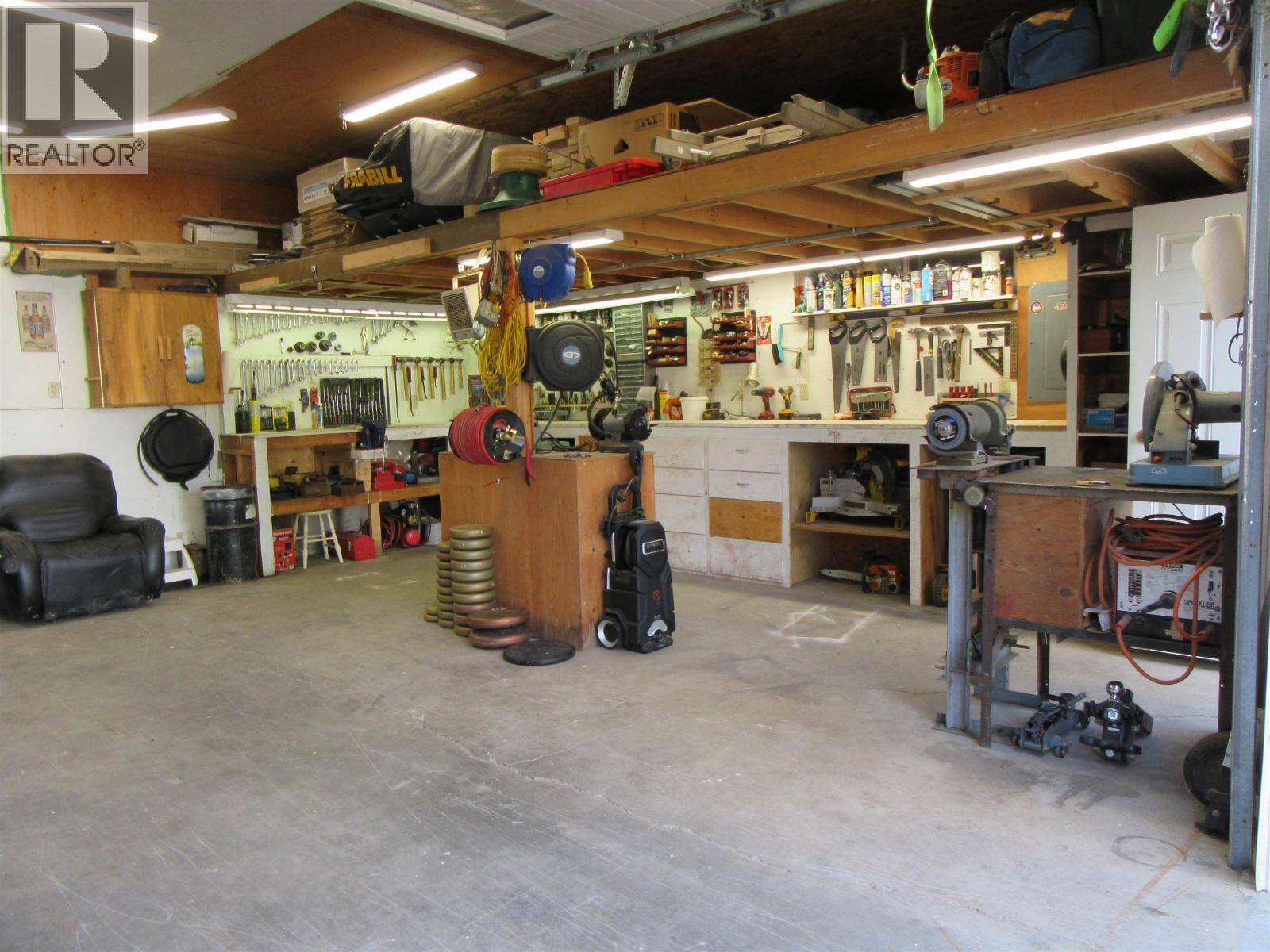 5665 Horse Lake Road, 100 Mile House, BC - Indoor Photo Showing Garage