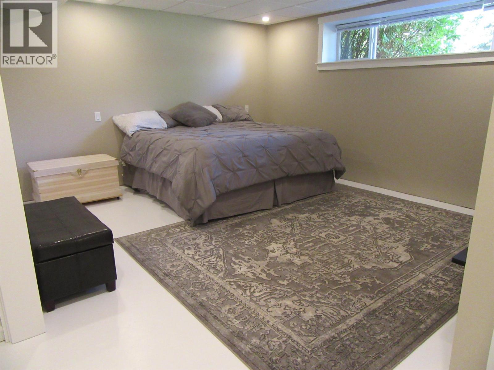 5665 Horse Lake Road, 100 Mile House, BC - Indoor Photo Showing Bedroom