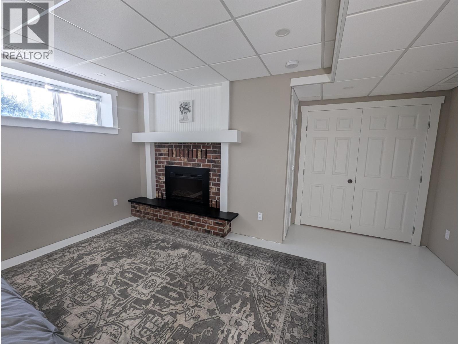 5665 Horse Lake Road, 100 Mile House, BC - Indoor With Fireplace