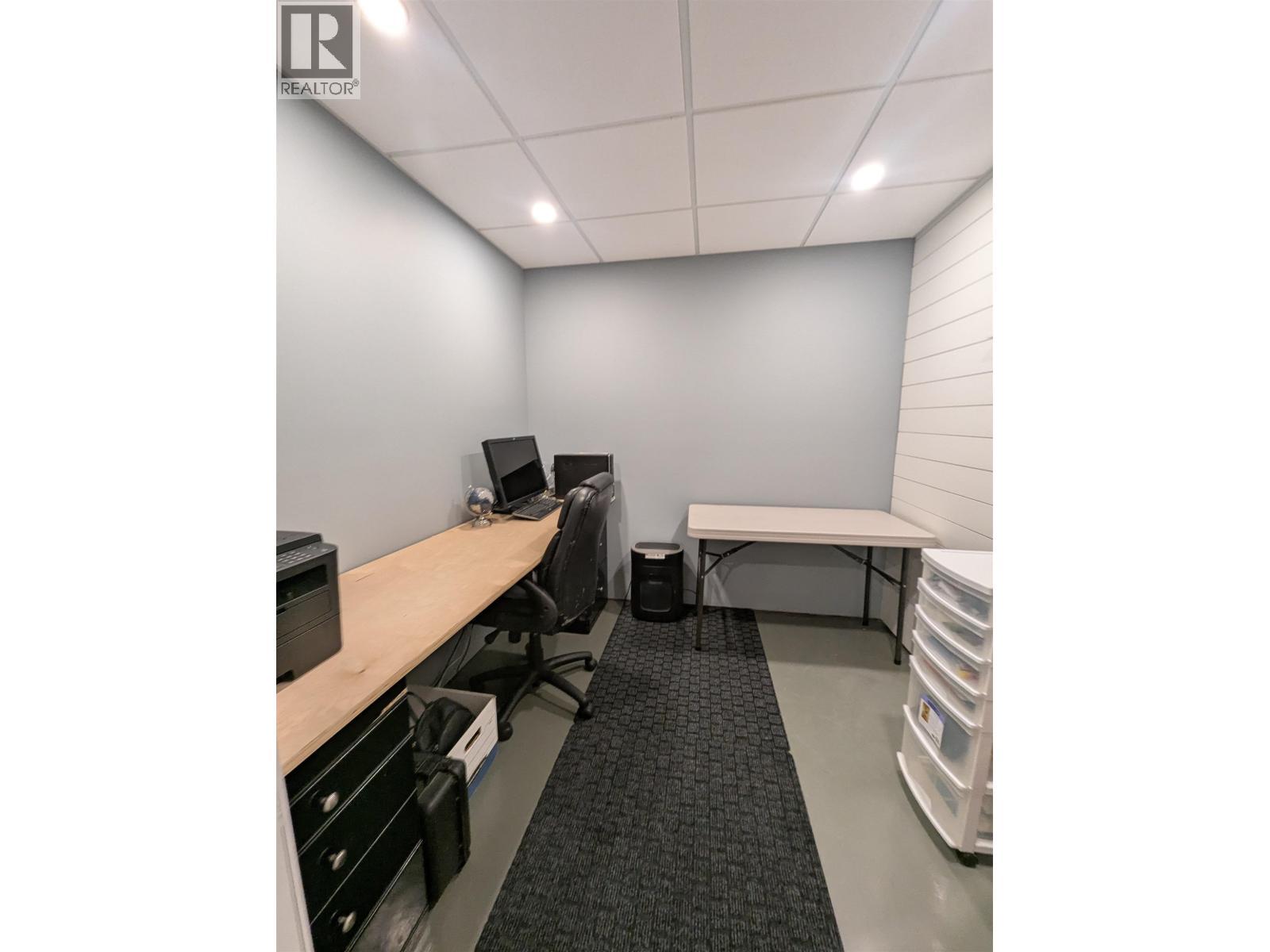 5665 Horse Lake Road, 100 Mile House, BC - Indoor Photo Showing Office