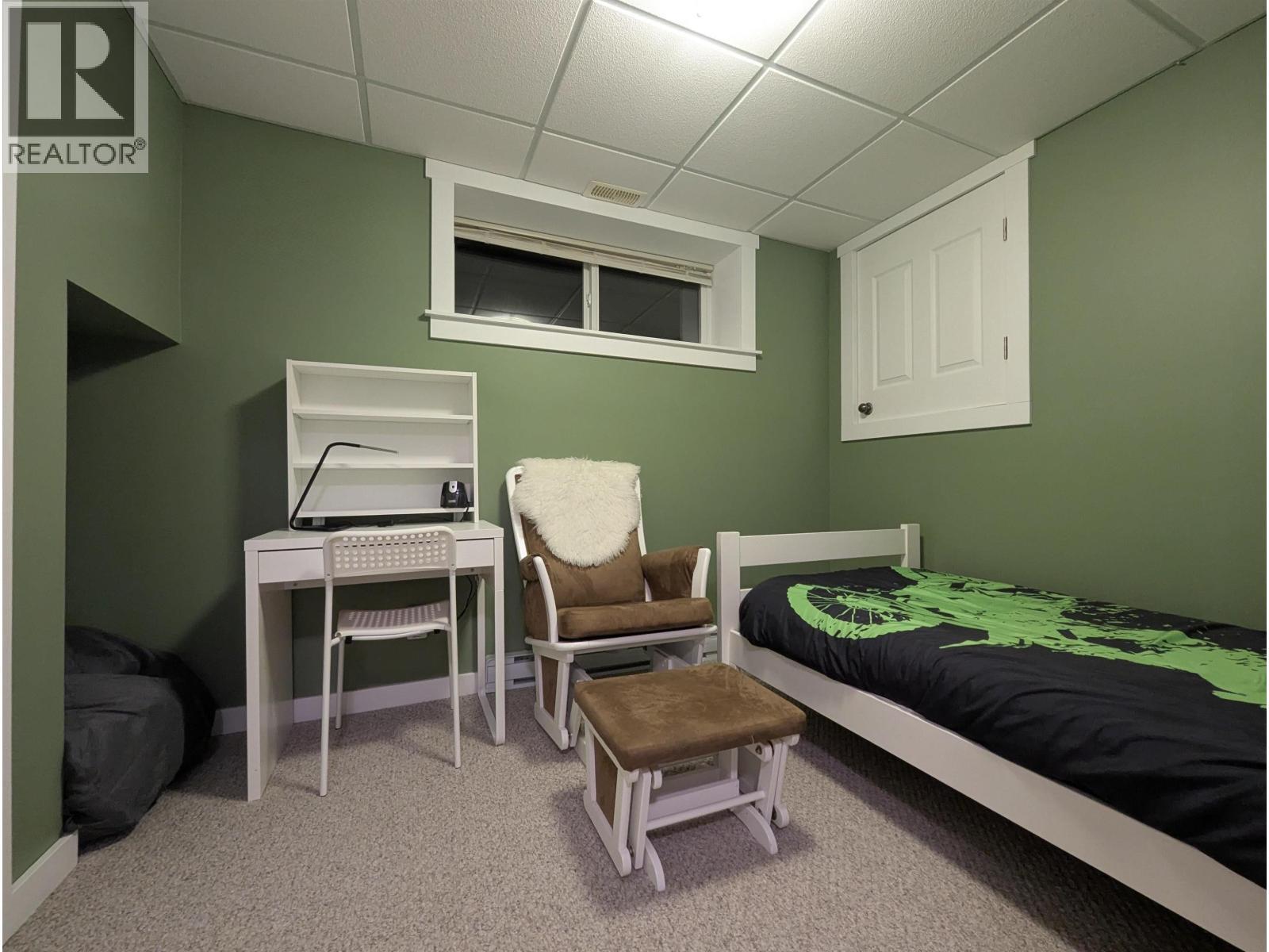 5665 Horse Lake Road, 100 Mile House, BC - Indoor Photo Showing Bedroom