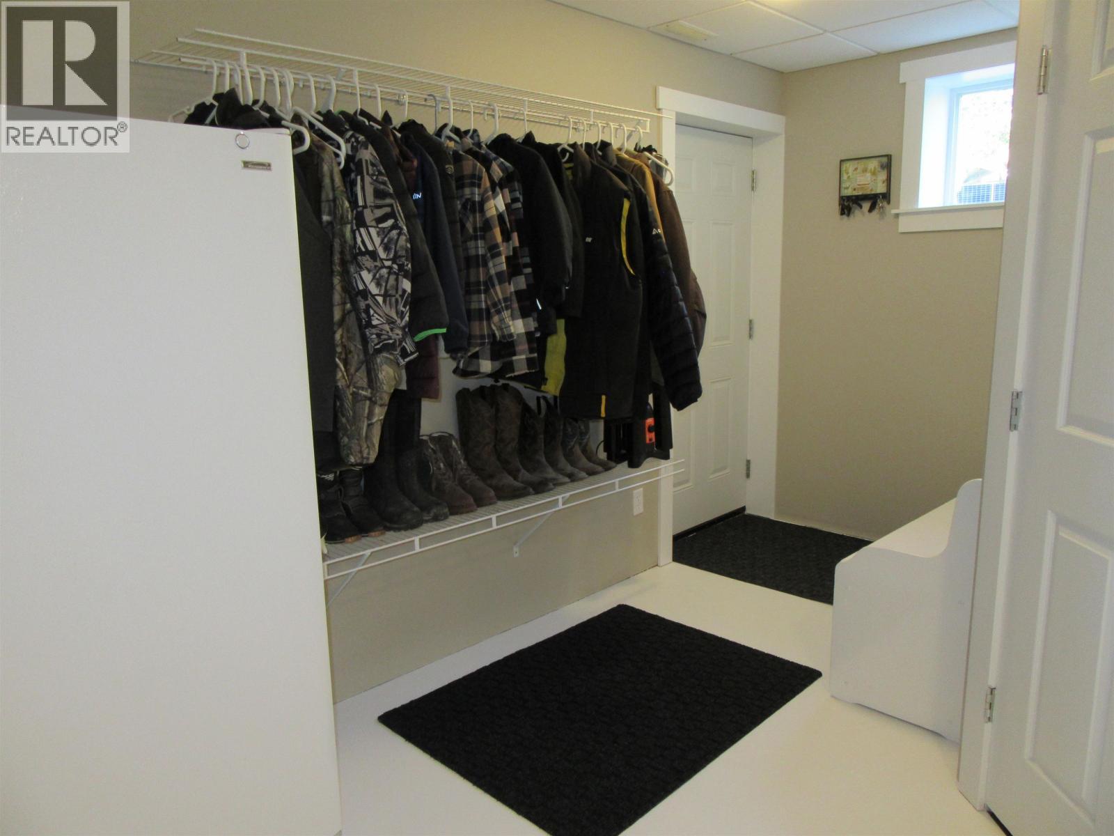 5665 Horse Lake Road, 100 Mile House, BC - Indoor