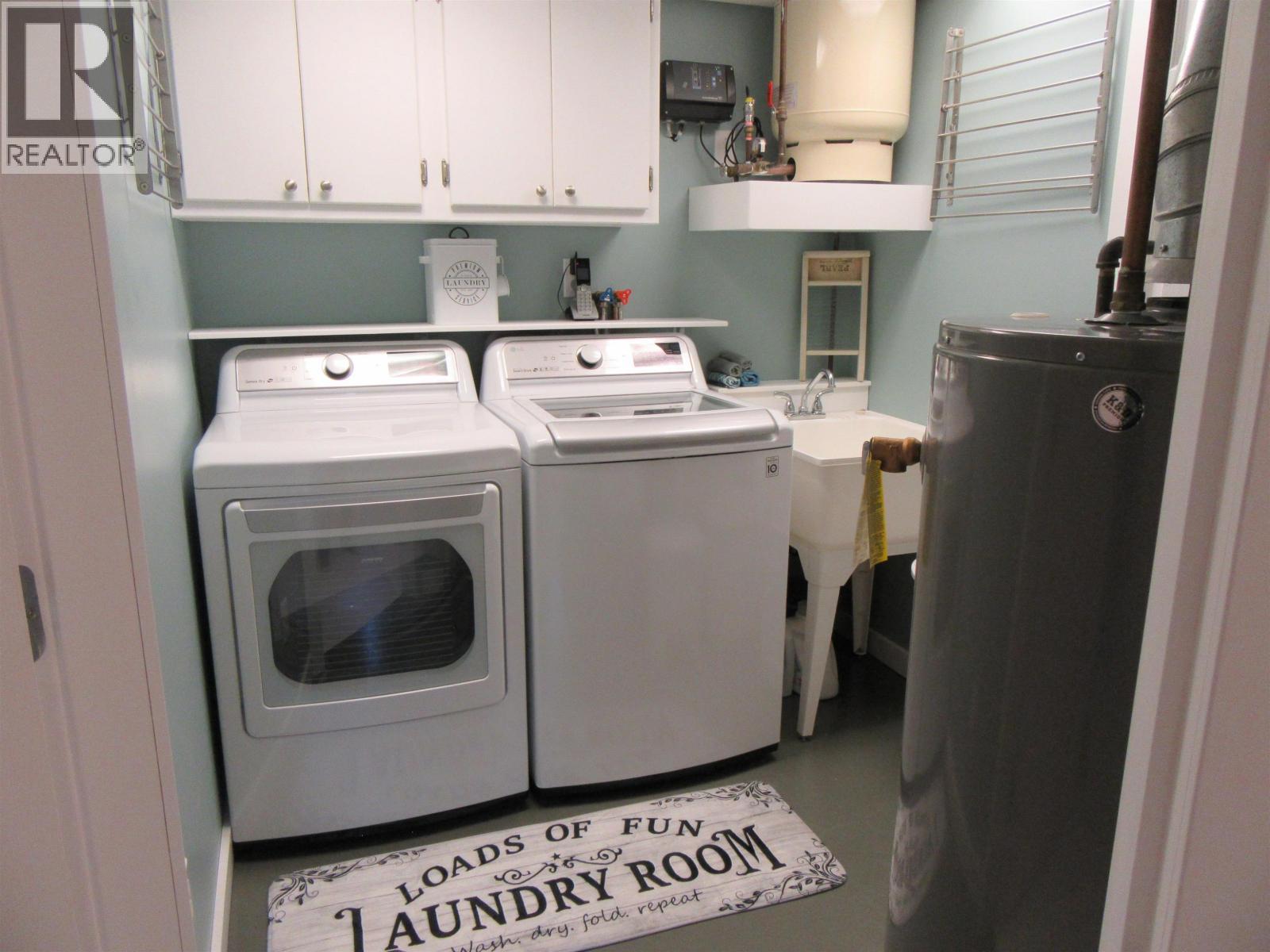 5665 Horse Lake Road, 100 Mile House, BC - Indoor Photo Showing Laundry Room
