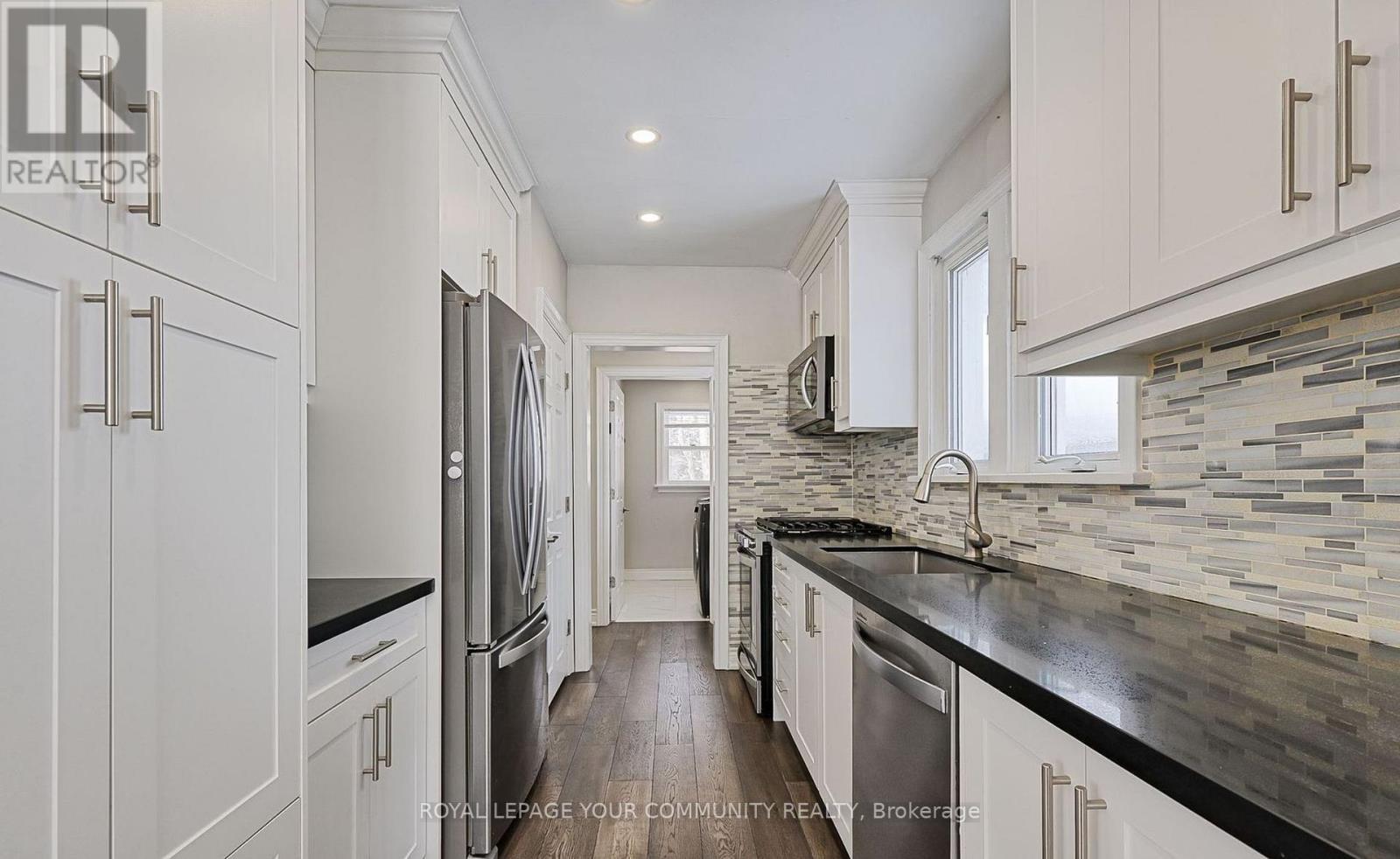 5992 19Th Avenue, Markham, ON - Indoor Photo Showing Kitchen With Upgraded Kitchen