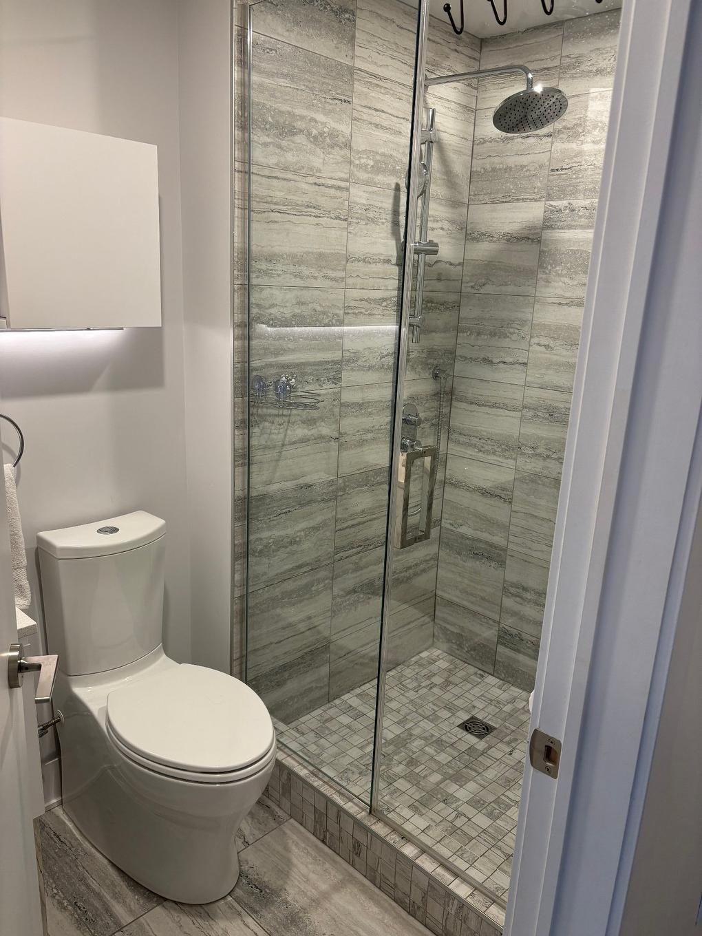 Bathroom - 604-2320 Rue Tupper, Montréal (Ville-Marie), QC - Indoor Photo Showing Bathroom