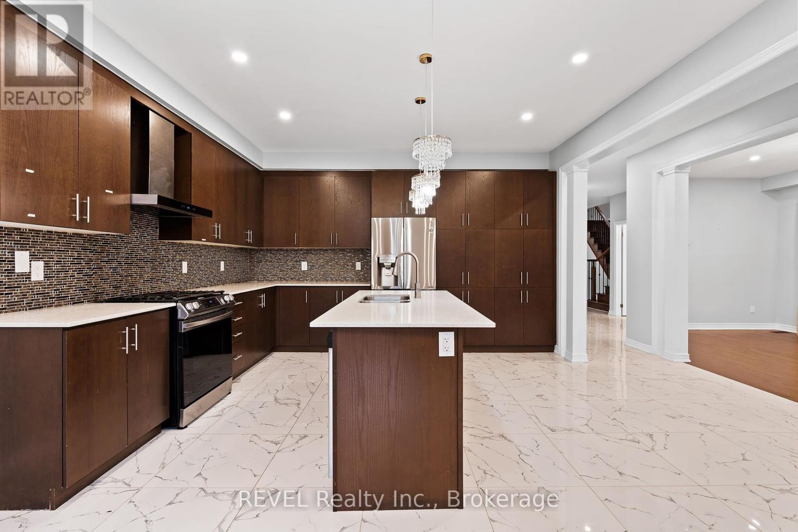 32 Sparkle Drive, Thorold (Rolling Meadows), ON - Indoor Photo Showing Kitchen With Upgraded Kitchen