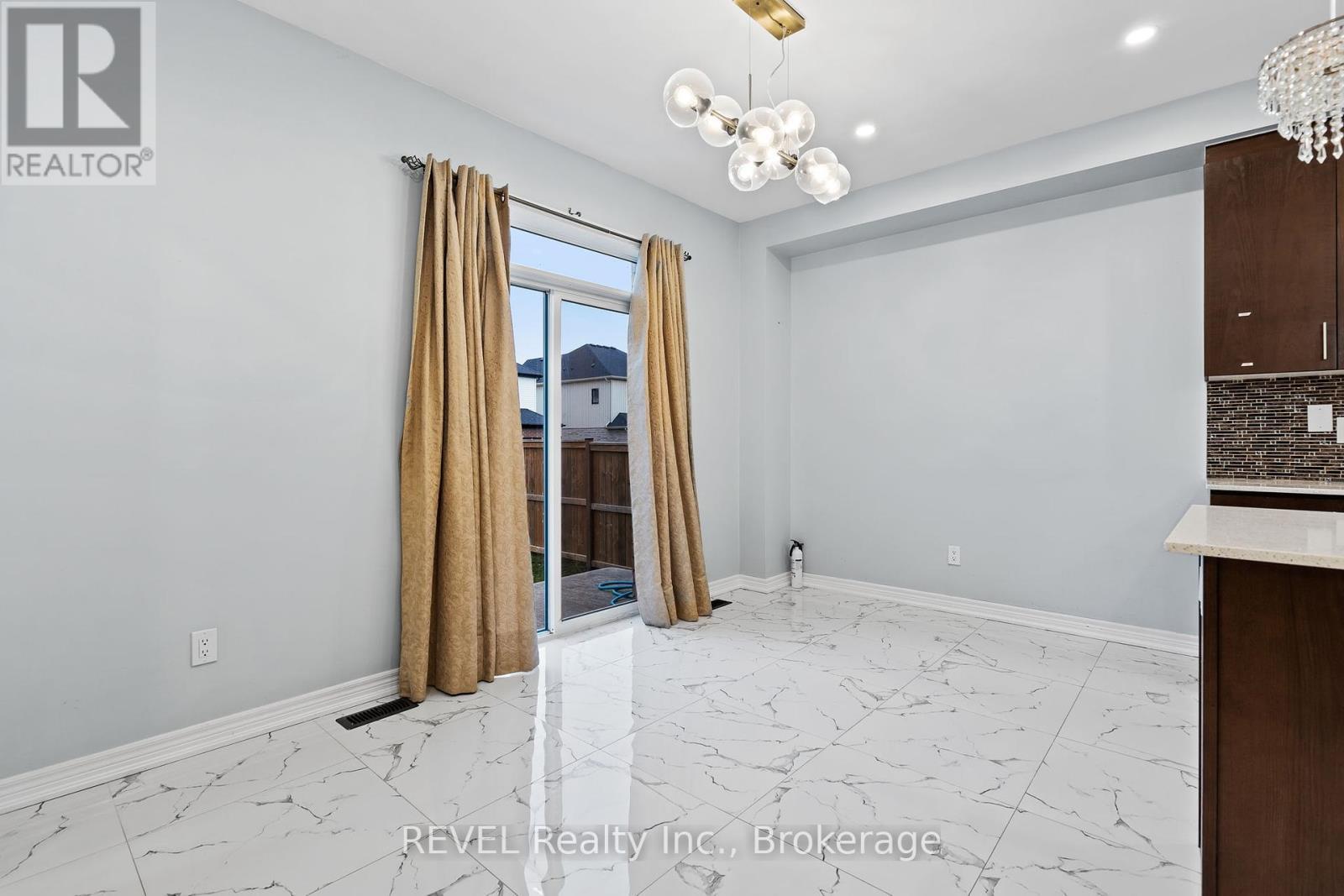32 Sparkle Drive, Thorold (Rolling Meadows), ON - Indoor Photo Showing Other Room