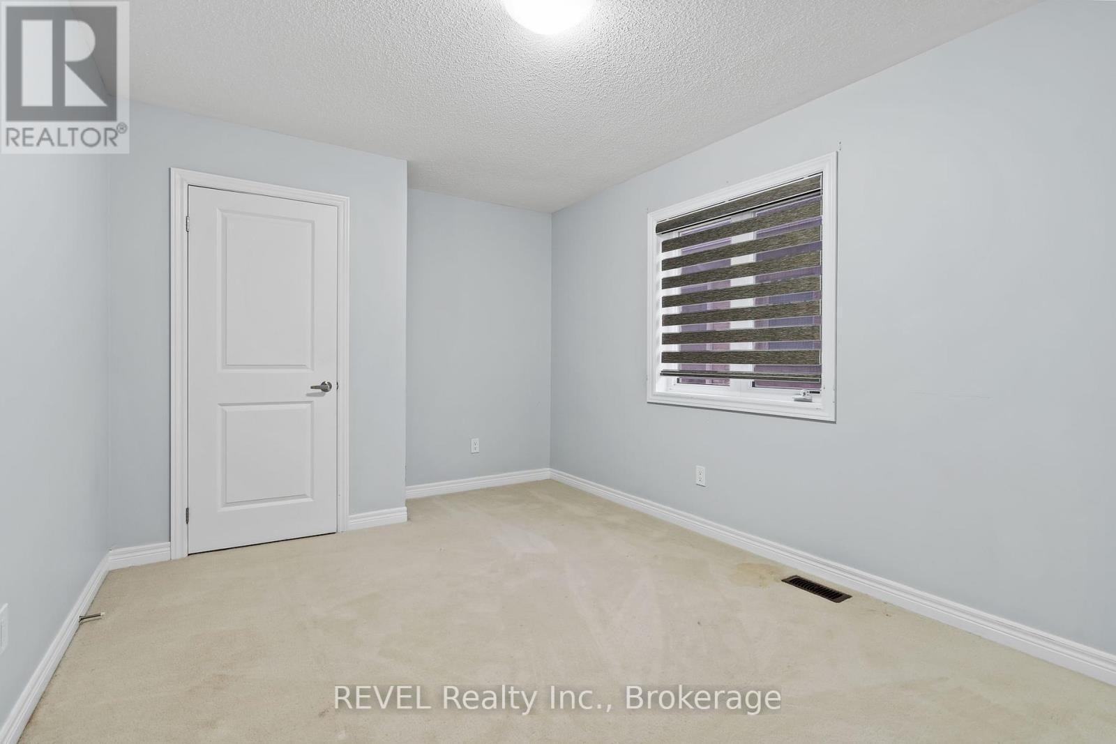 32 Sparkle Drive, Thorold (Rolling Meadows), ON - Indoor Photo Showing Other Room