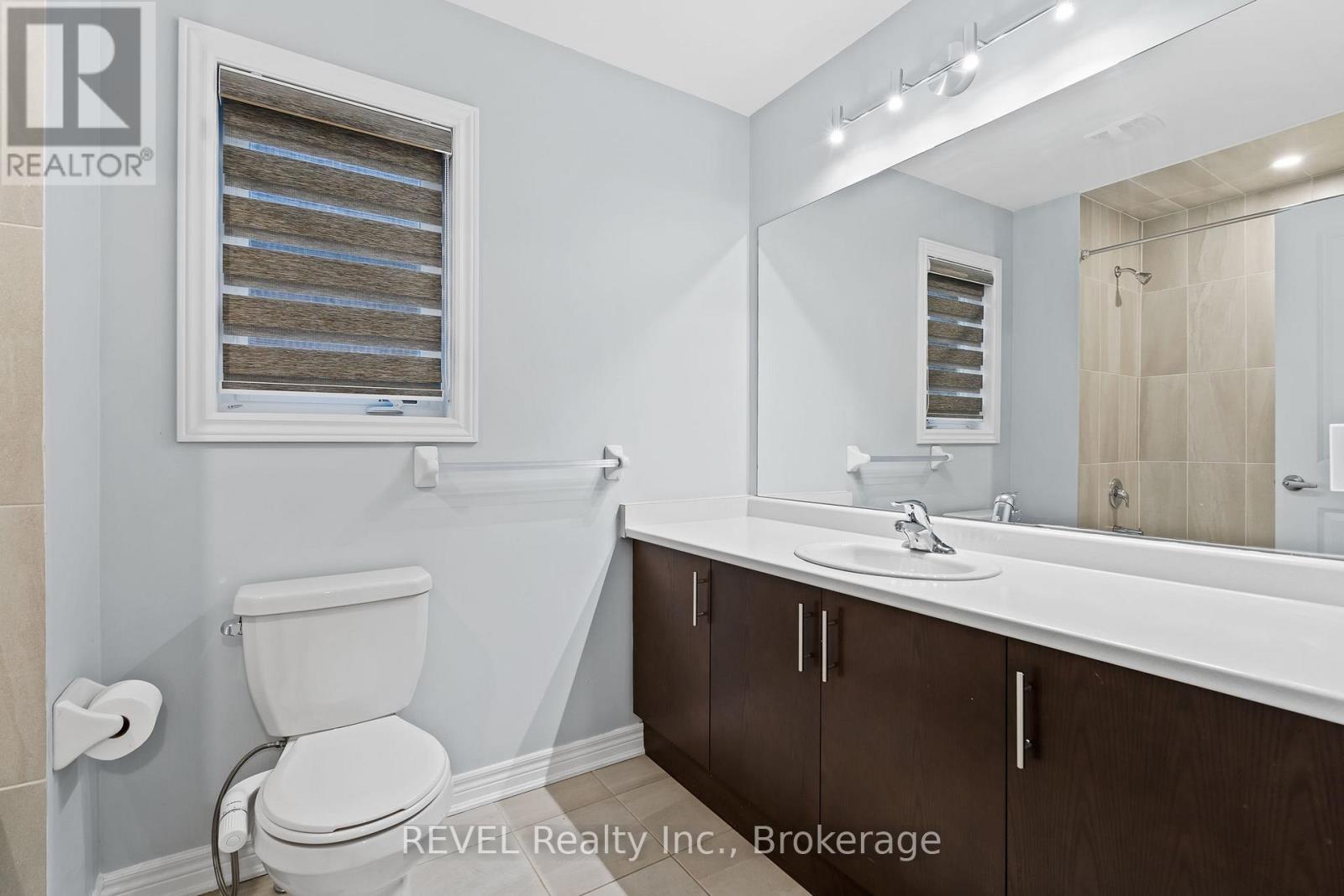 32 Sparkle Drive, Thorold (Rolling Meadows), ON - Indoor Photo Showing Bathroom