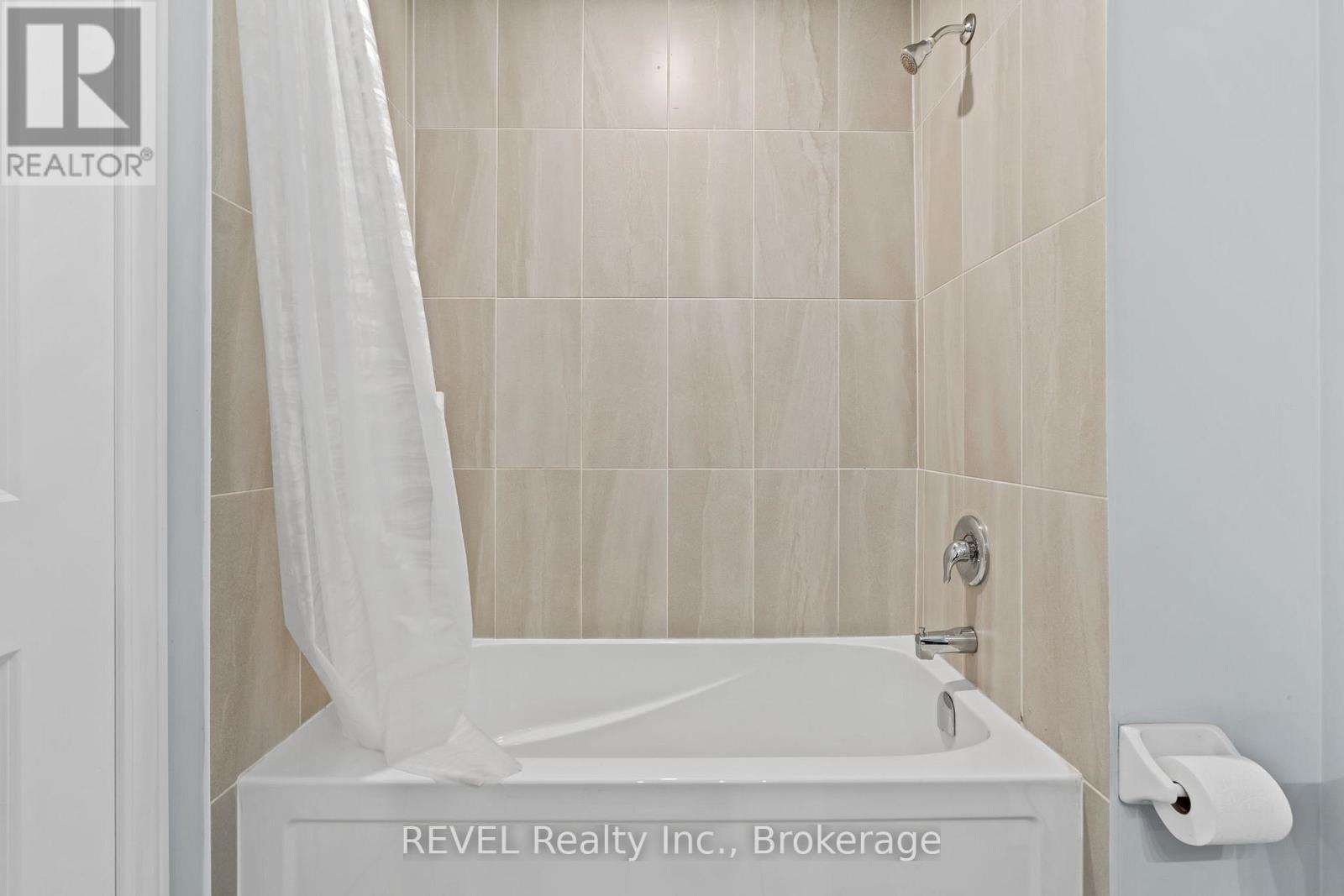 32 Sparkle Drive, Thorold (Rolling Meadows), ON - Indoor Photo Showing Bathroom