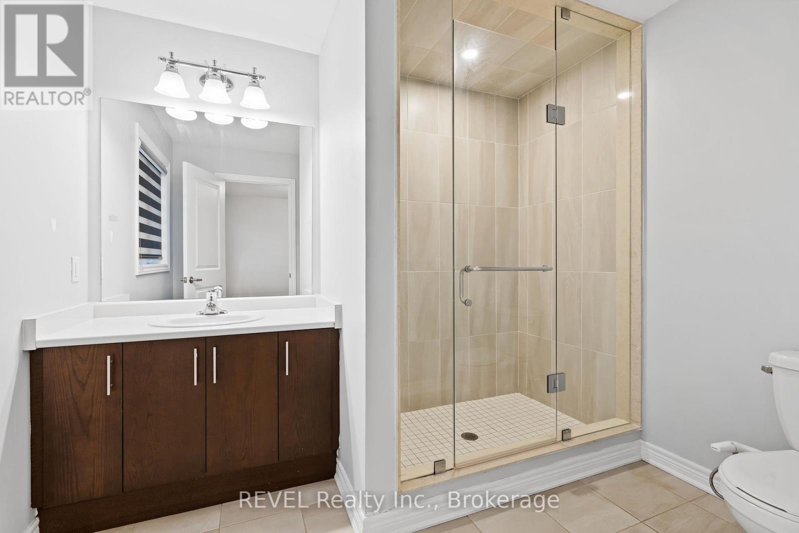 32 Sparkle Drive, Thorold (Rolling Meadows), ON - Indoor Photo Showing Bathroom