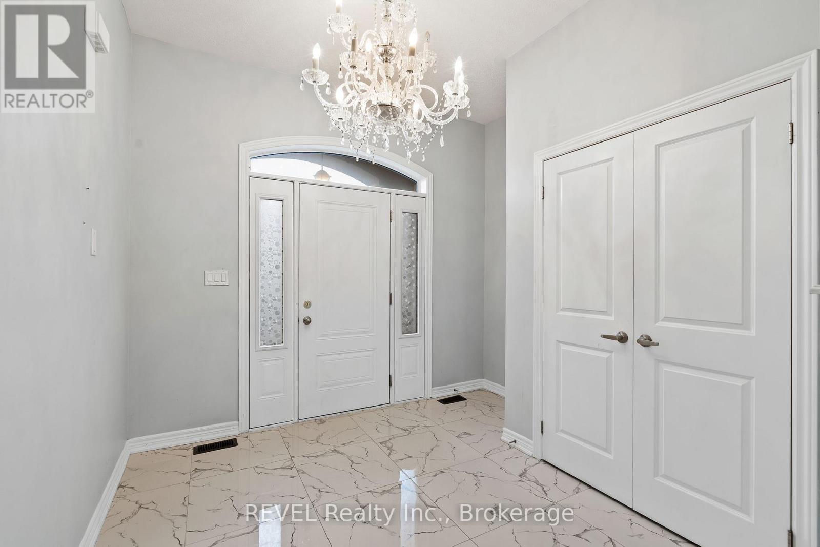 32 Sparkle Drive, Thorold (Rolling Meadows), ON - Indoor Photo Showing Other Room