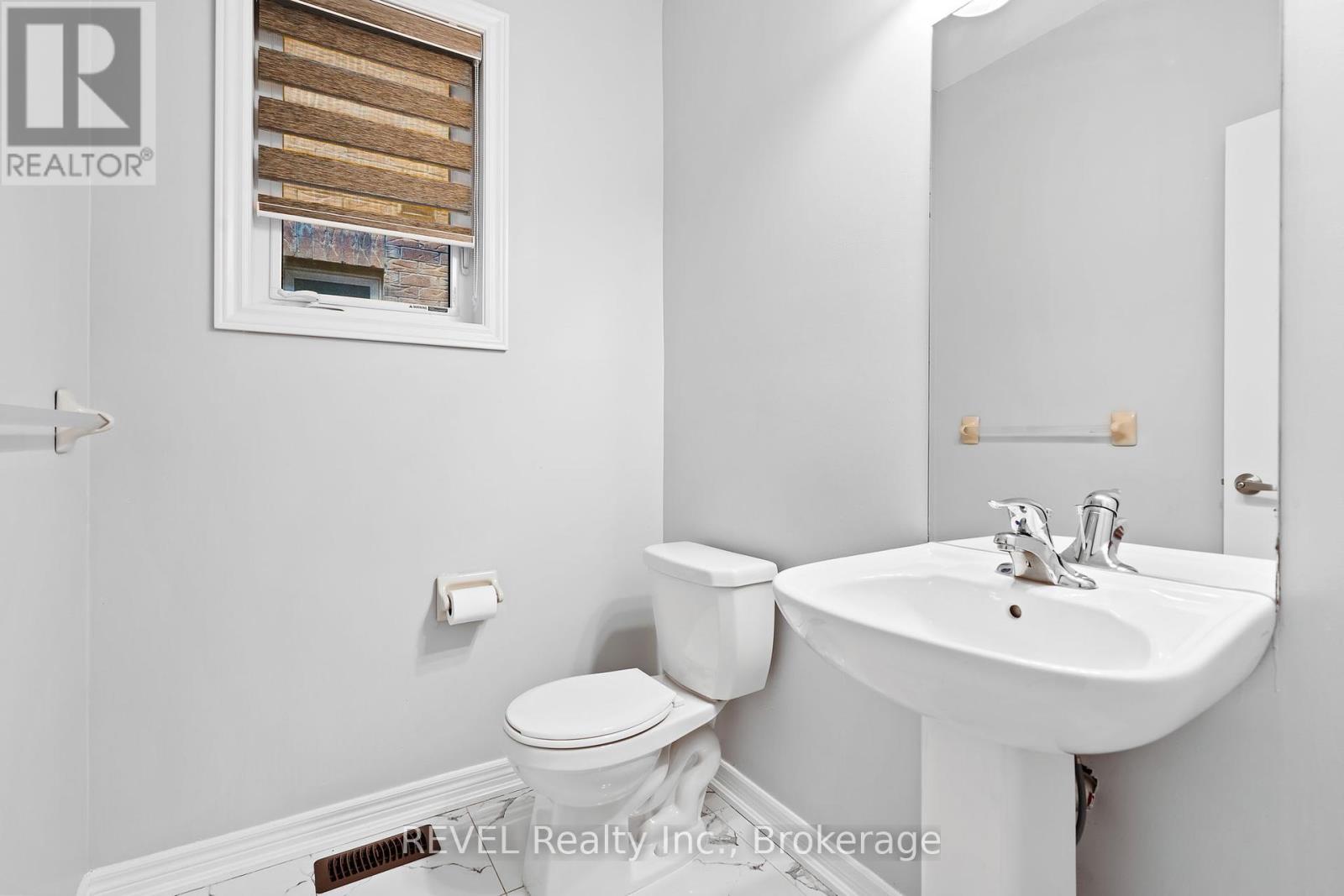 32 Sparkle Drive, Thorold (Rolling Meadows), ON - Indoor Photo Showing Bathroom