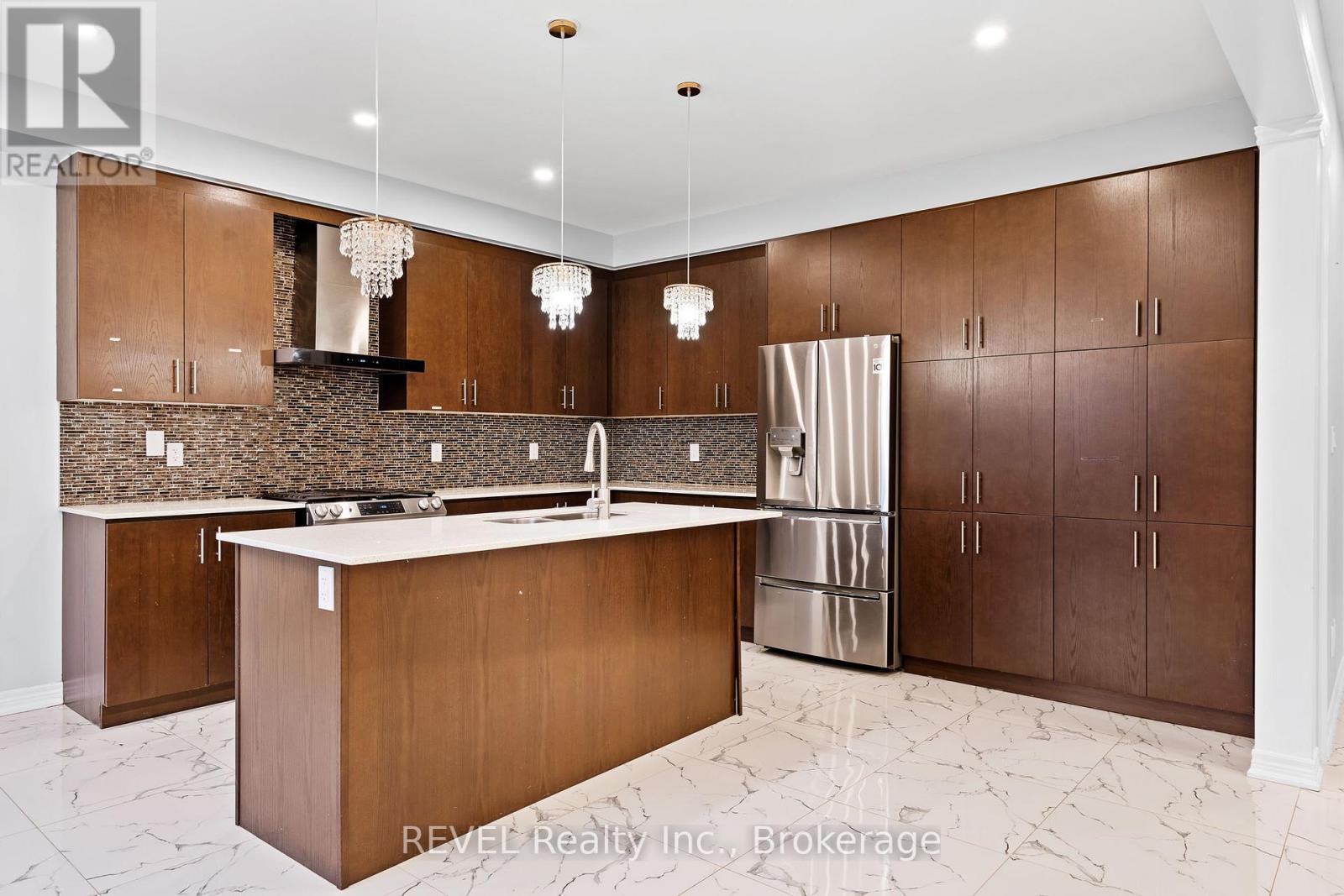 32 Sparkle Drive, Thorold (Rolling Meadows), ON - Indoor Photo Showing Kitchen With Upgraded Kitchen