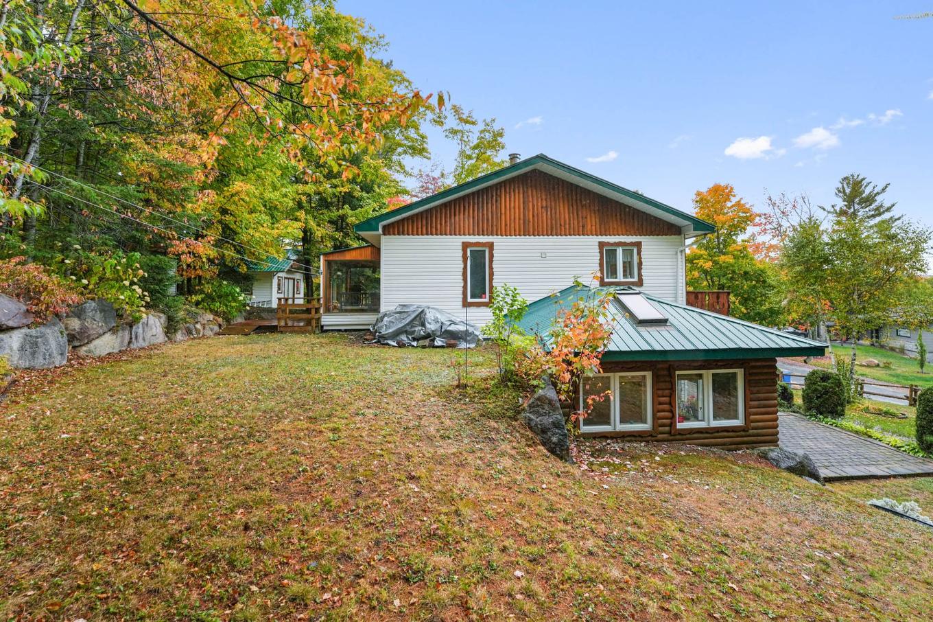 Extérieur - 21 Rue Du Domaine-Dancoste, Sainte-Marguerite-Du-Lac-Masson, QC - Outdoor