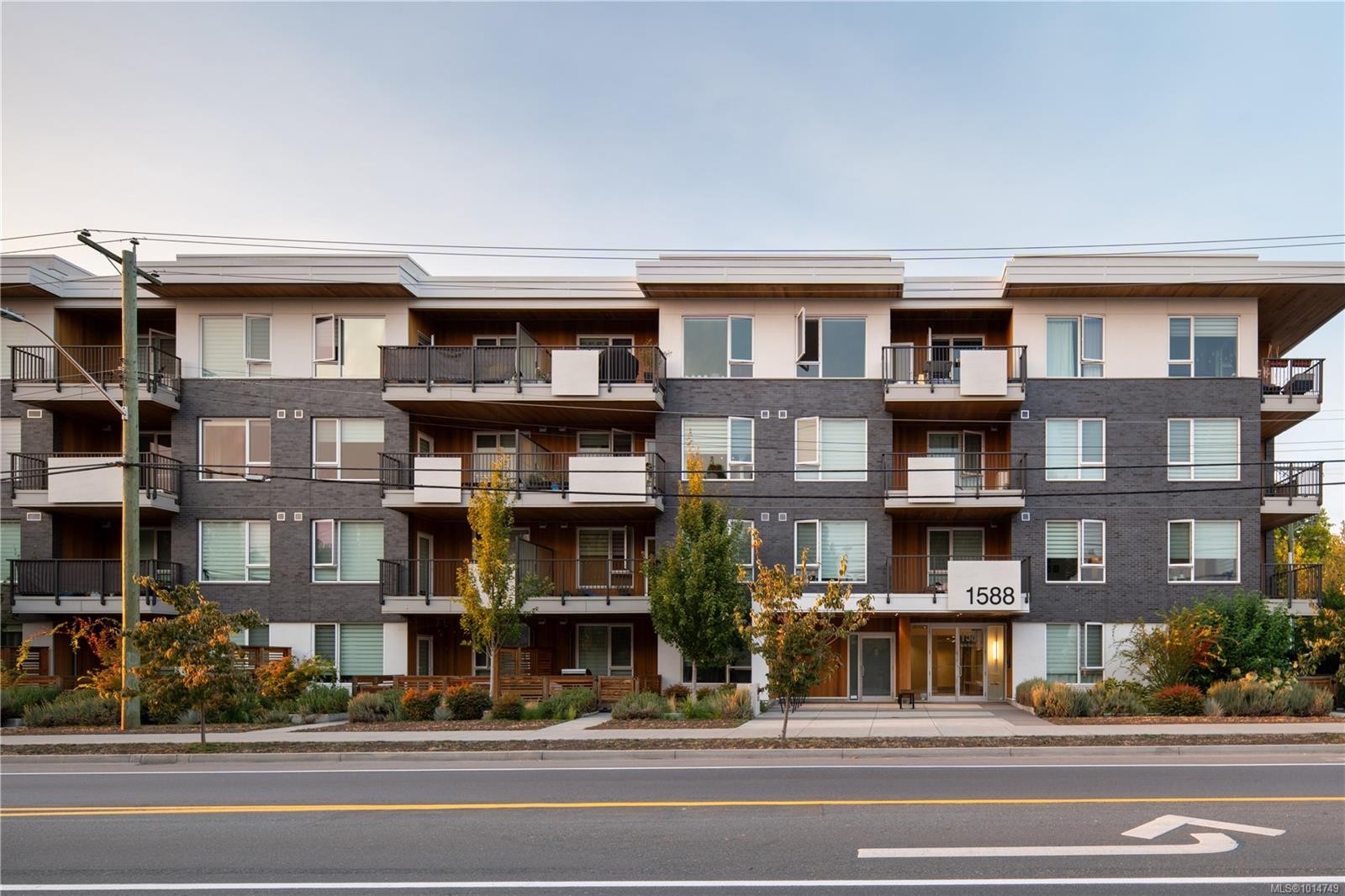 202-1588 North Dairy Rd, Saanich, BC - Outdoor With Balcony With Facade