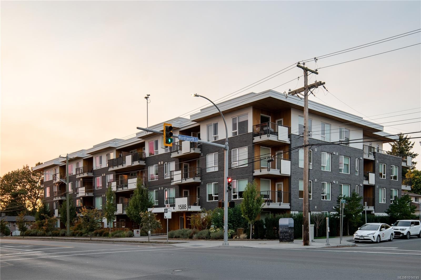 202-1588 North Dairy Rd, Saanich, BC - Outdoor With Balcony With Facade