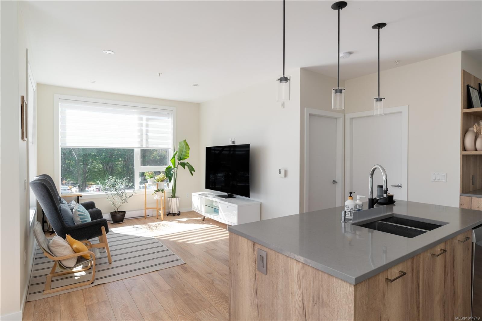 202-1588 North Dairy Rd, Saanich, BC - Indoor