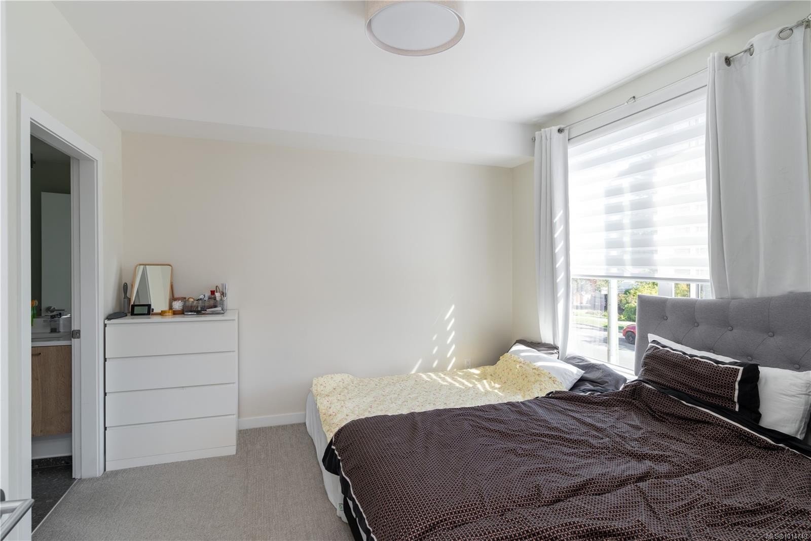 202-1588 North Dairy Rd, Saanich, BC - Indoor Photo Showing Bedroom